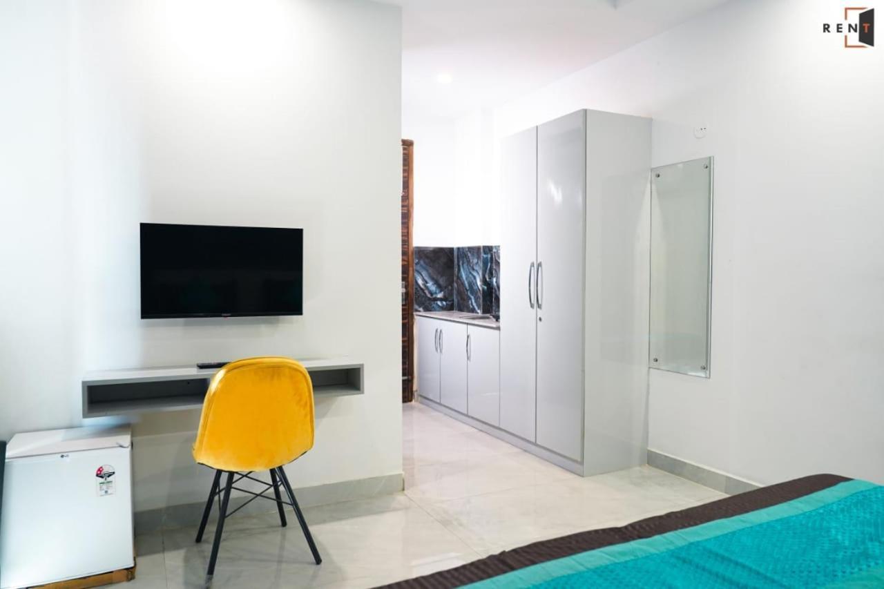 Rentdoor- Luxury Studio Service Sector -46 *