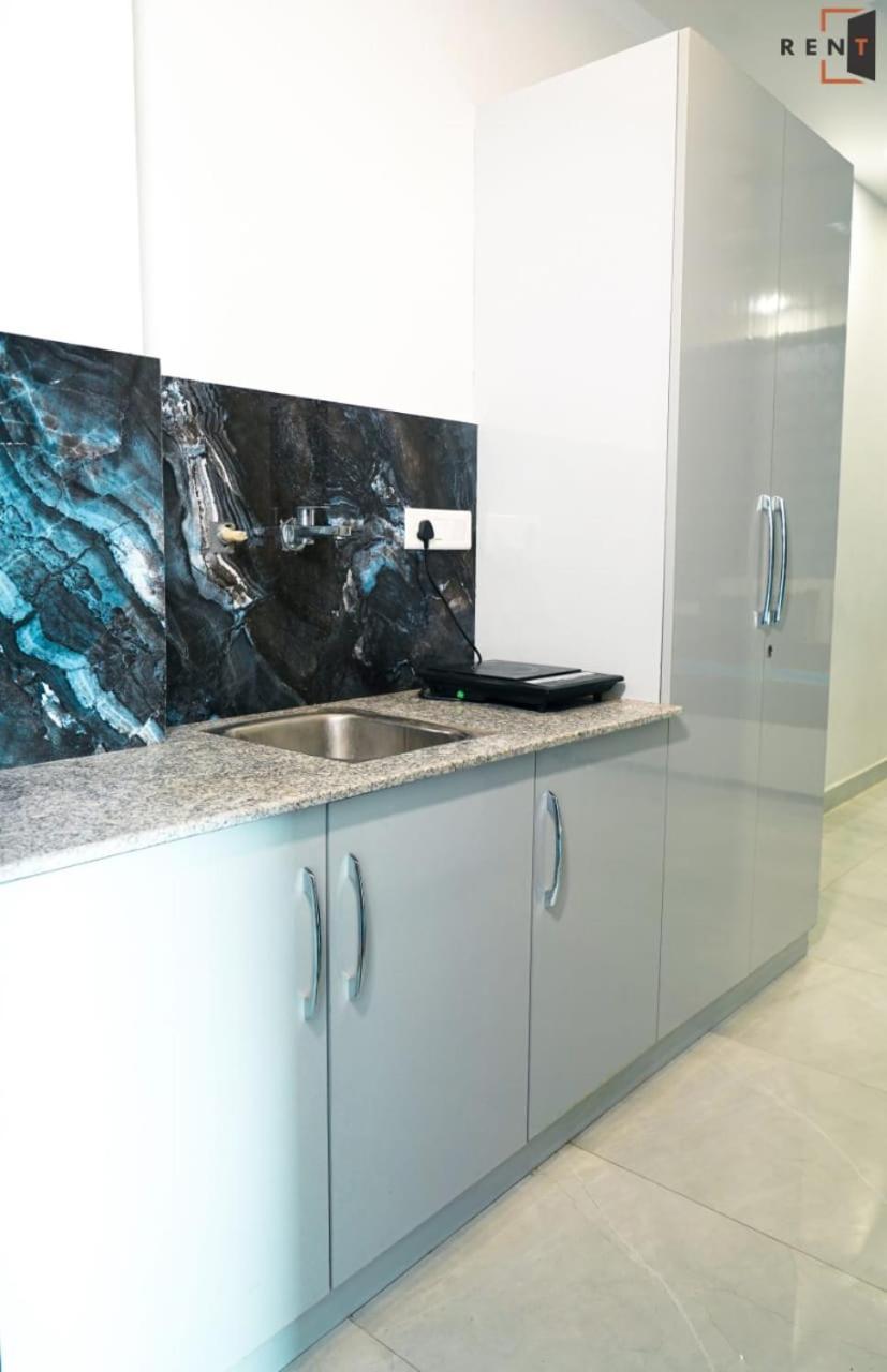 Rentdoor- Luxury Studio Service Sector -46 * Gurgaon
