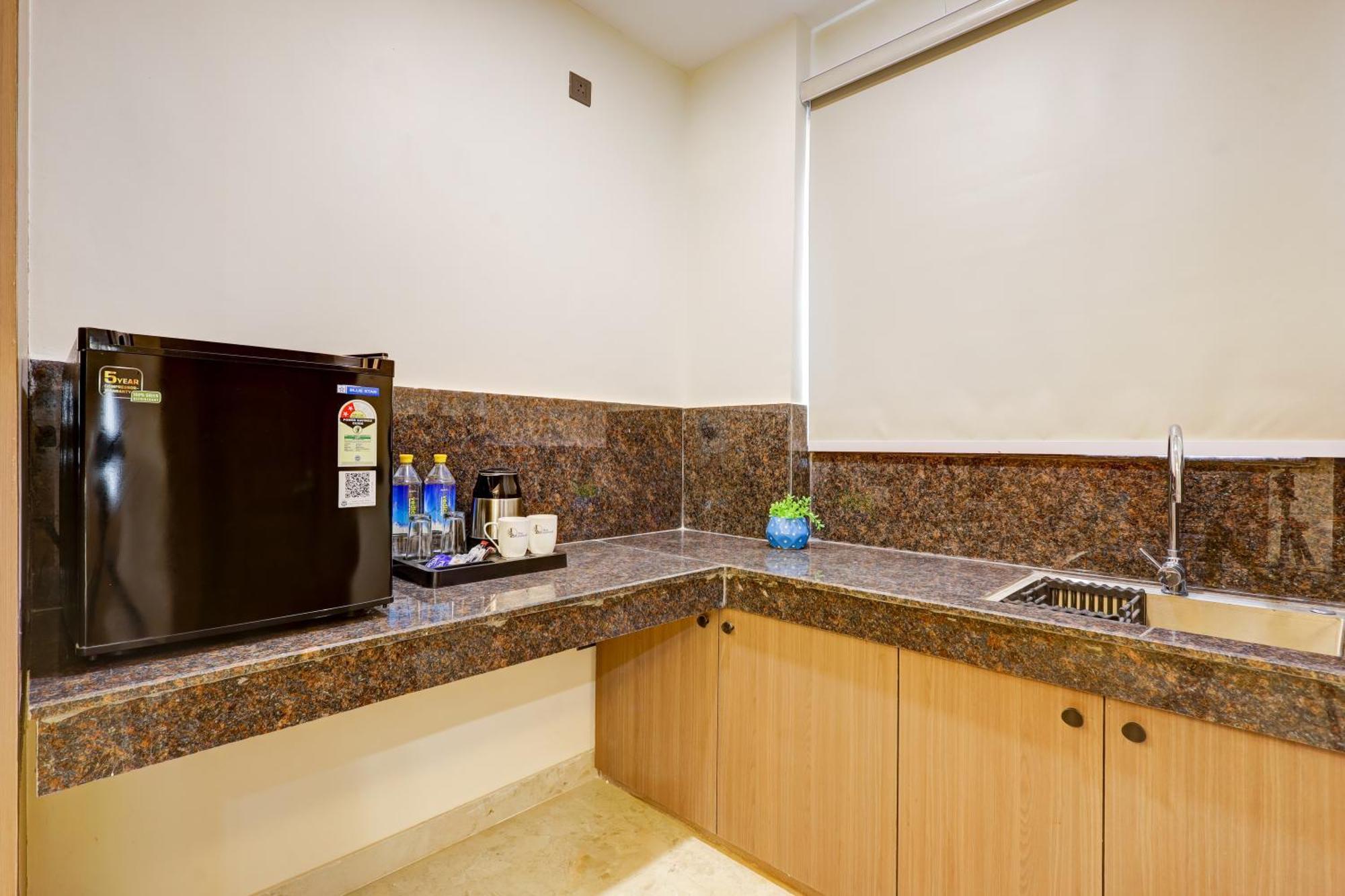Limewood Premium - Near Sector 29 Hotel