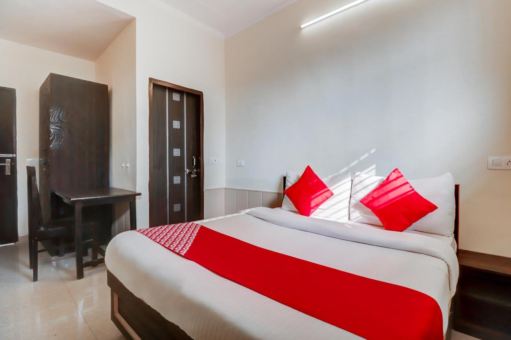 O Sapphire Near Omaxe Mall Hotel 4*