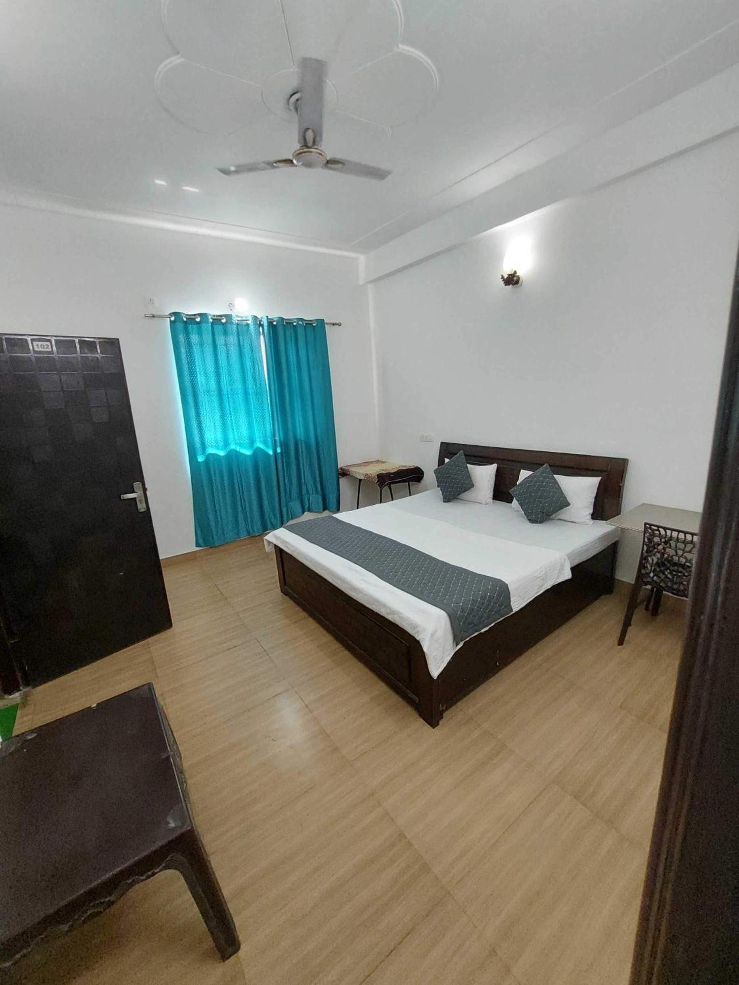 Hotel O Naveen Residancy Gurgaon
