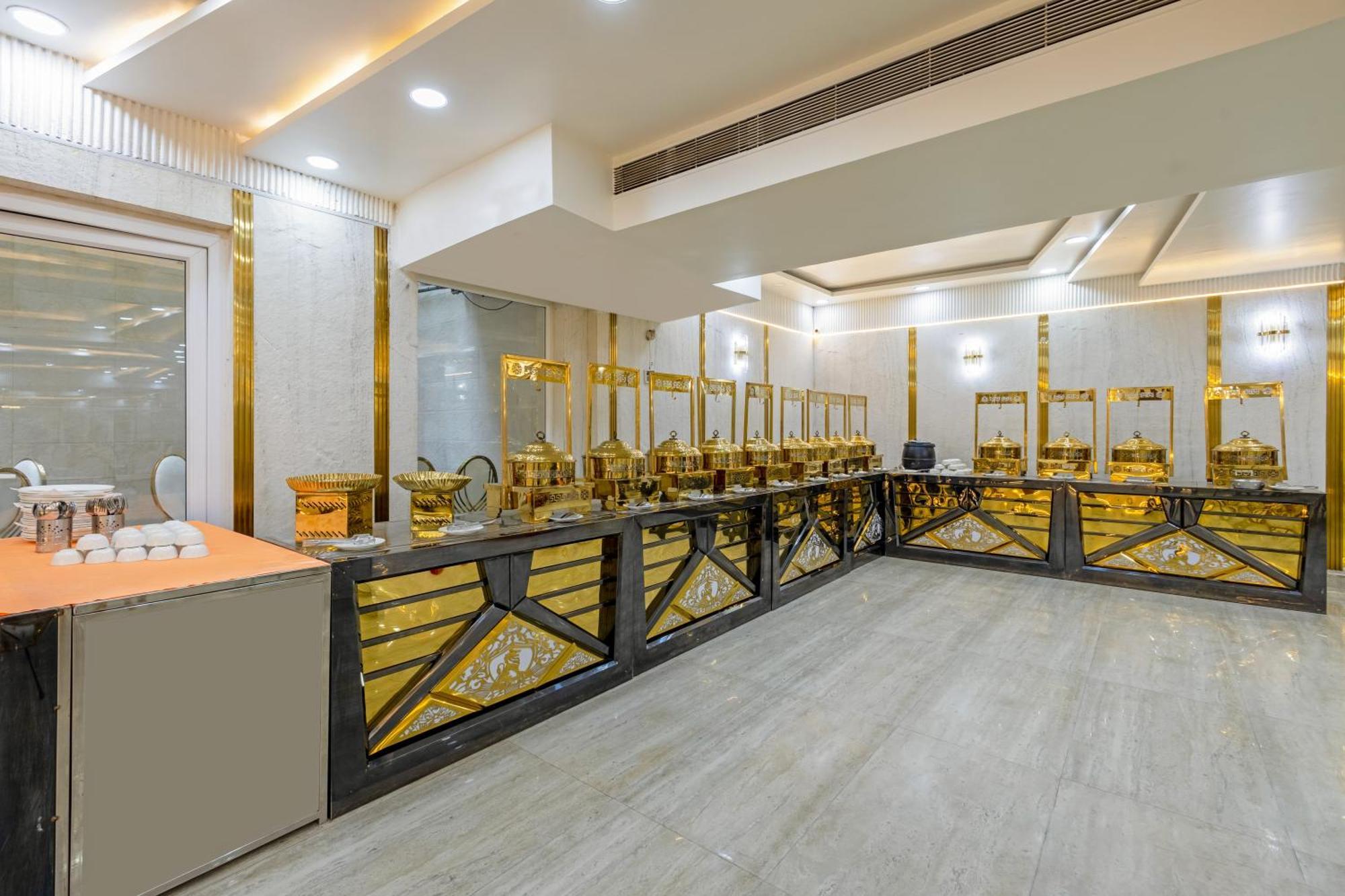 Hotel Aadat Subhash Chowk Gurgaon