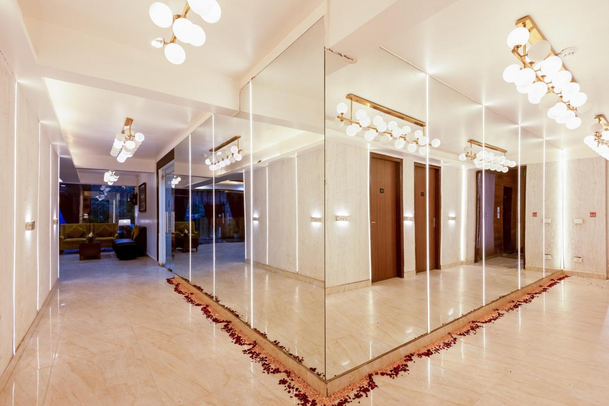 Hotel Aadat Subhash Chowk