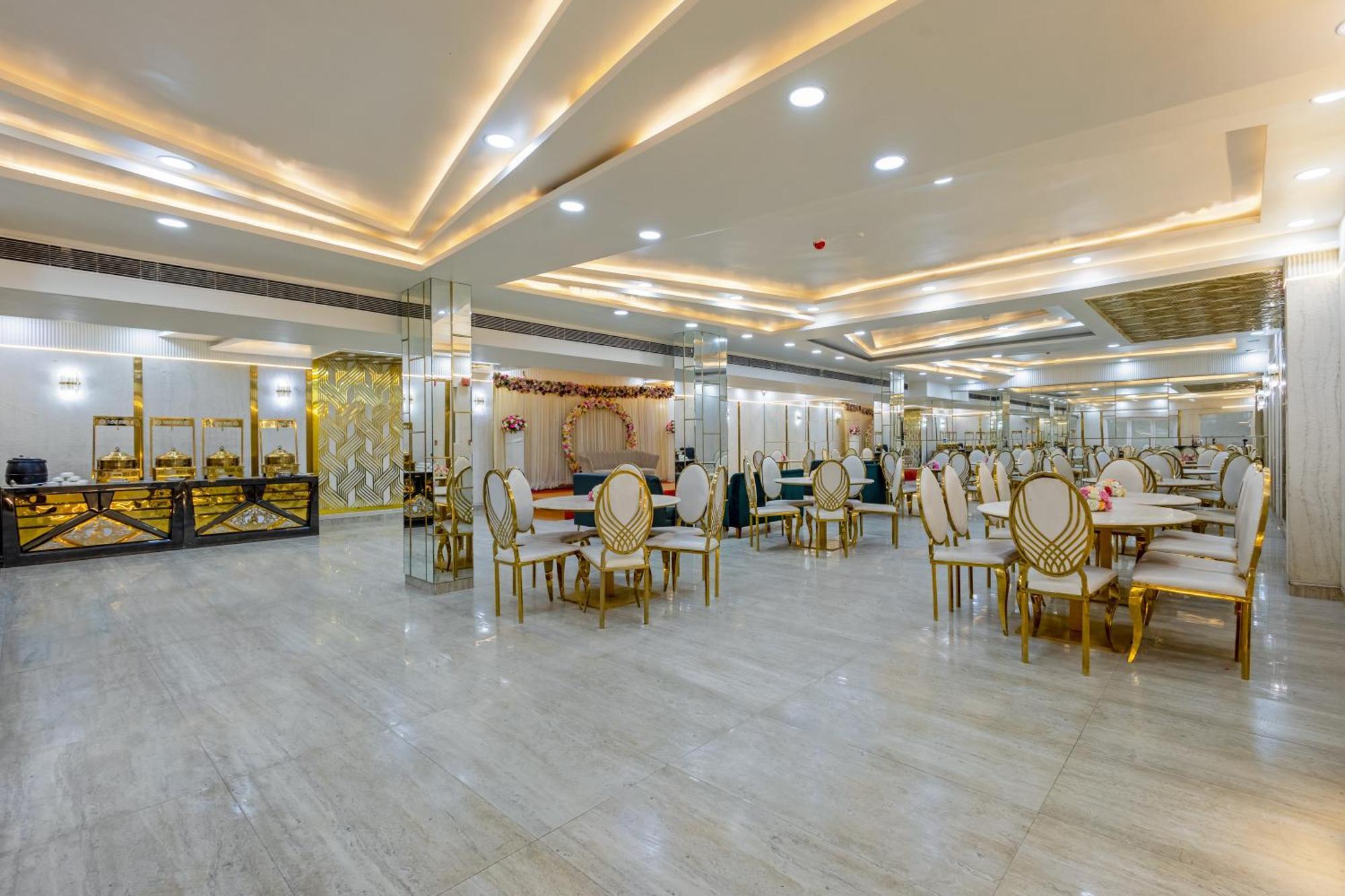 Hotel Aadat Subhash Chowk Gurgaon