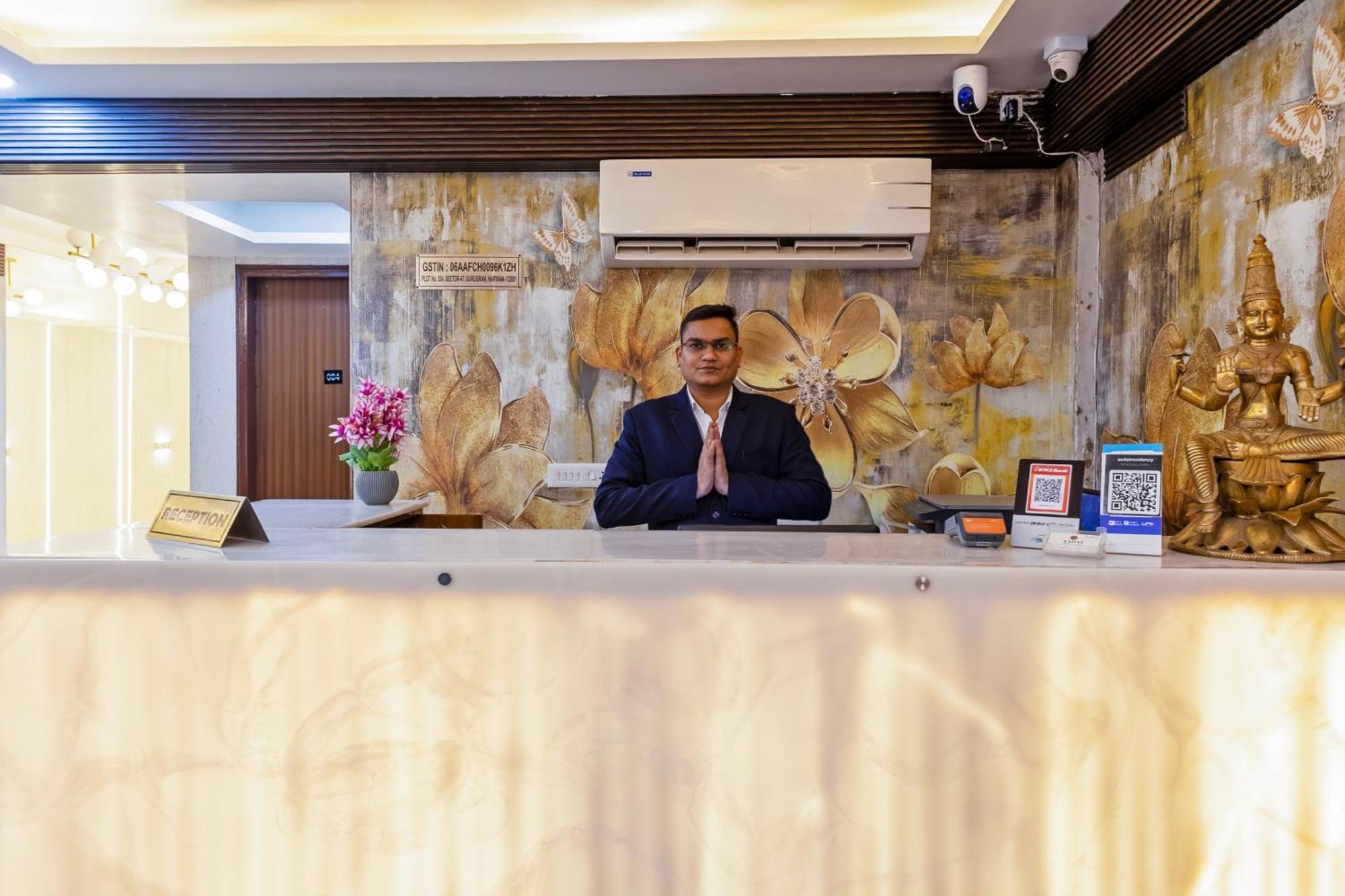 Aadat Subhash Chowk Hotel