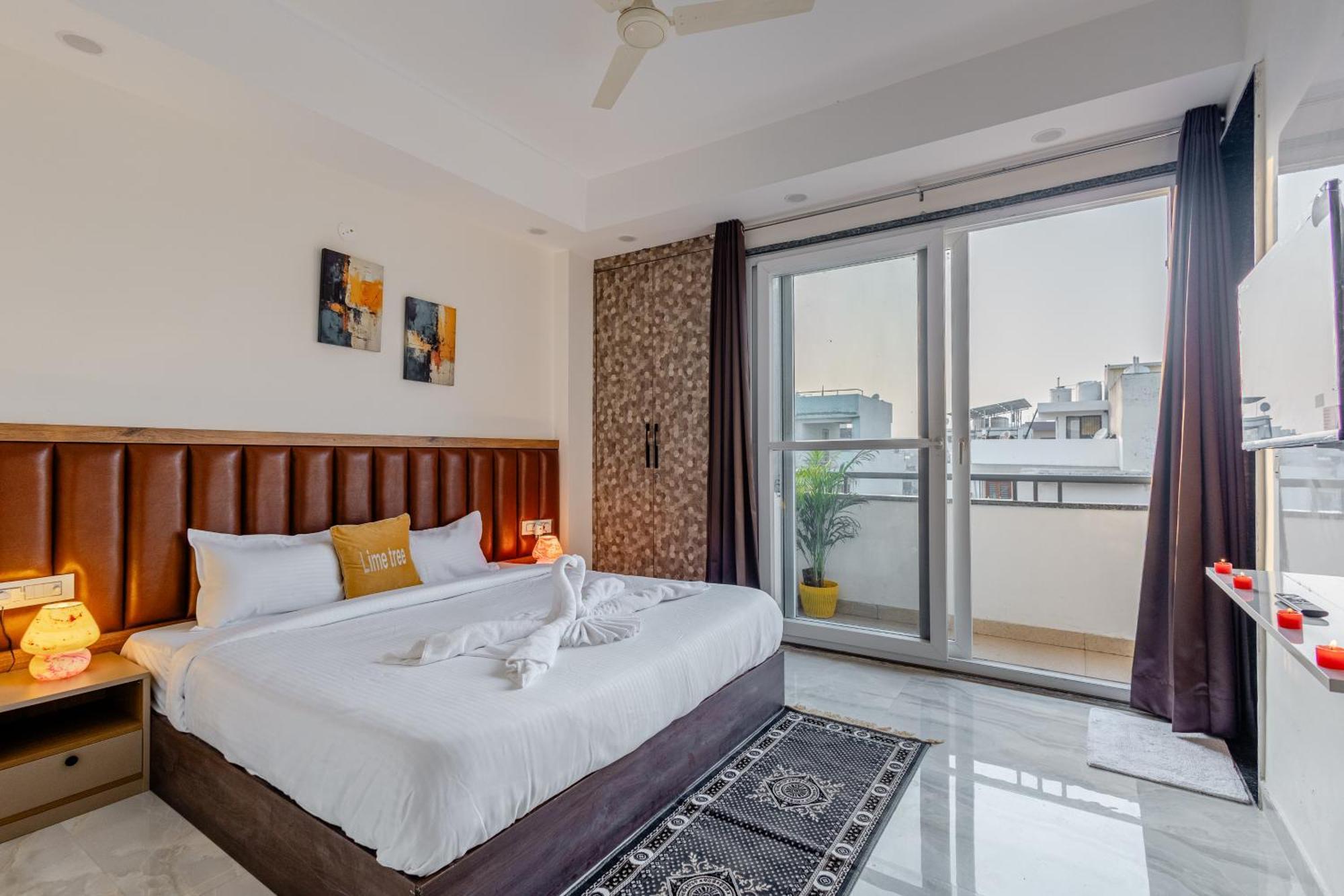 Lime Tree Luxury 2bhk Serviced Near Artemis Hospital