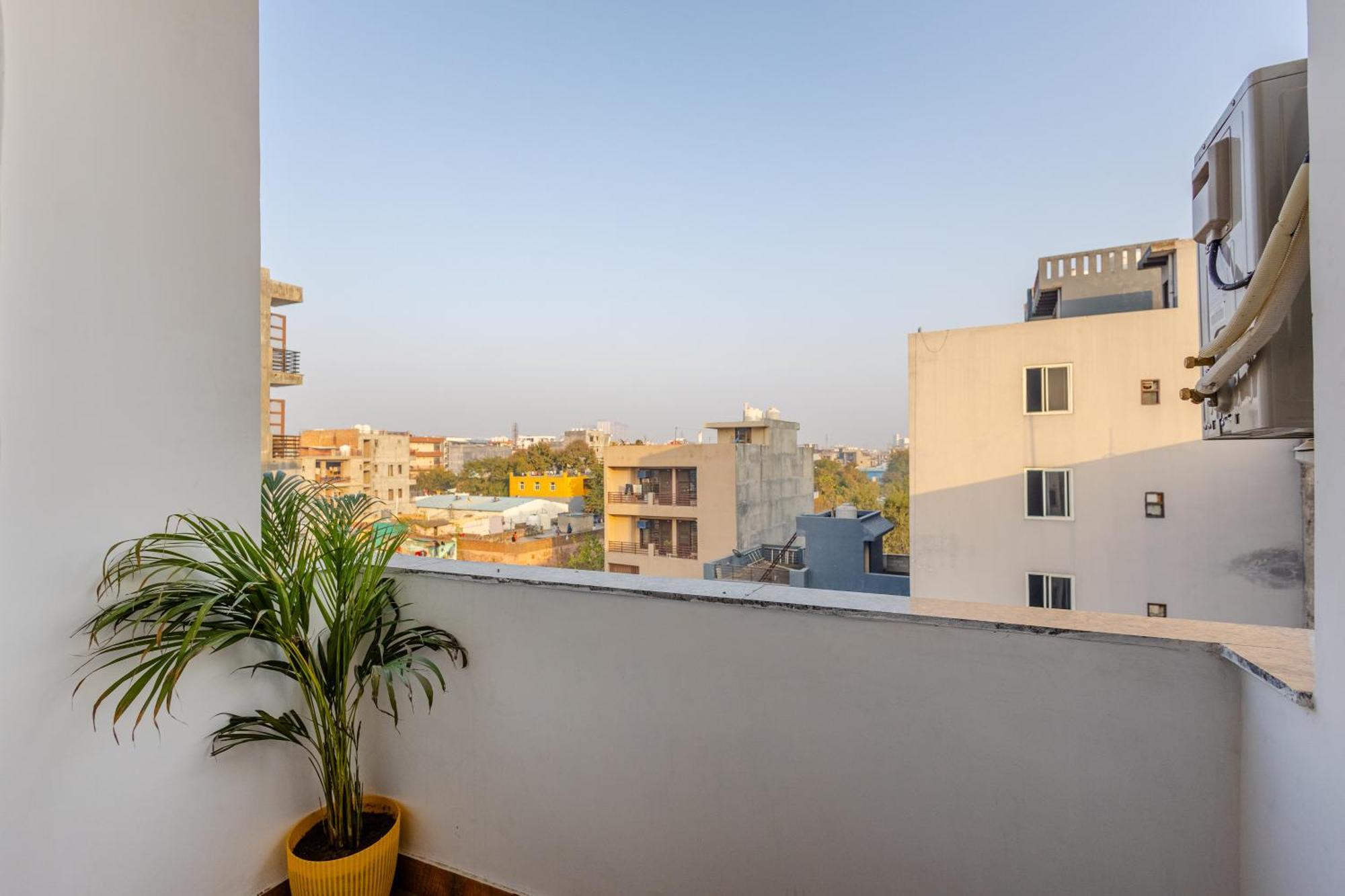 Apartment Lime Tree Luxury 2bhk Serviced Near Artemis Hospital