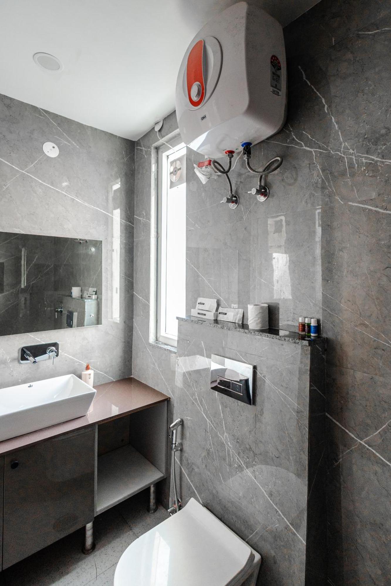 Lime Tree Luxury 2bhk Serviced Near Artemis Hospital Apartment *