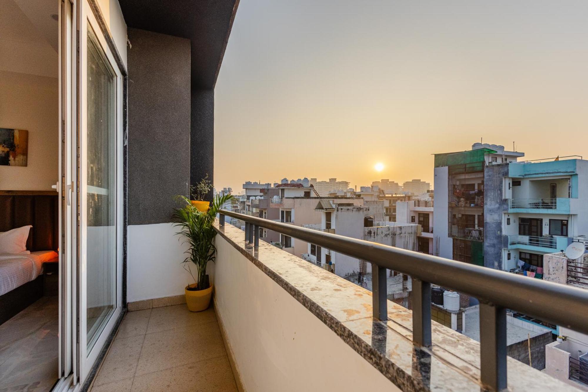 Apartment Lime Tree Luxury 2bhk Serviced Near Artemis Hospital *