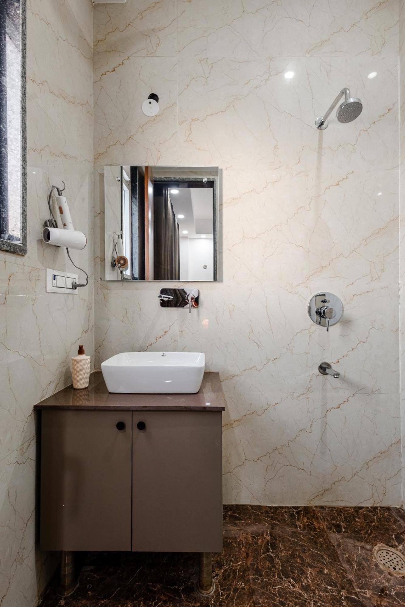 Lime Tree Luxury 2bhk Serviced Near Artemis Hospital * Gurgaon
