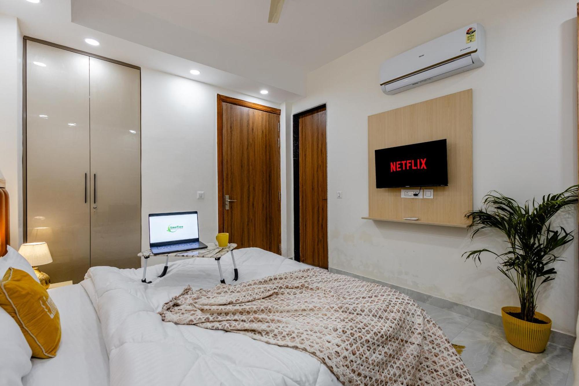 Lime Tree Luxury 2bhk Serviced Near Artemis Hospital Apartment