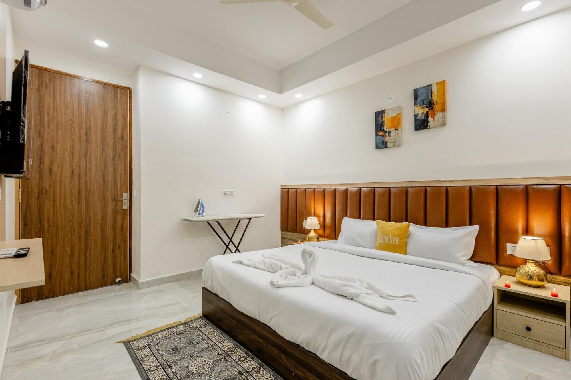 Lime Tree Luxury 2bhk Serviced Near Artemis Hospital
