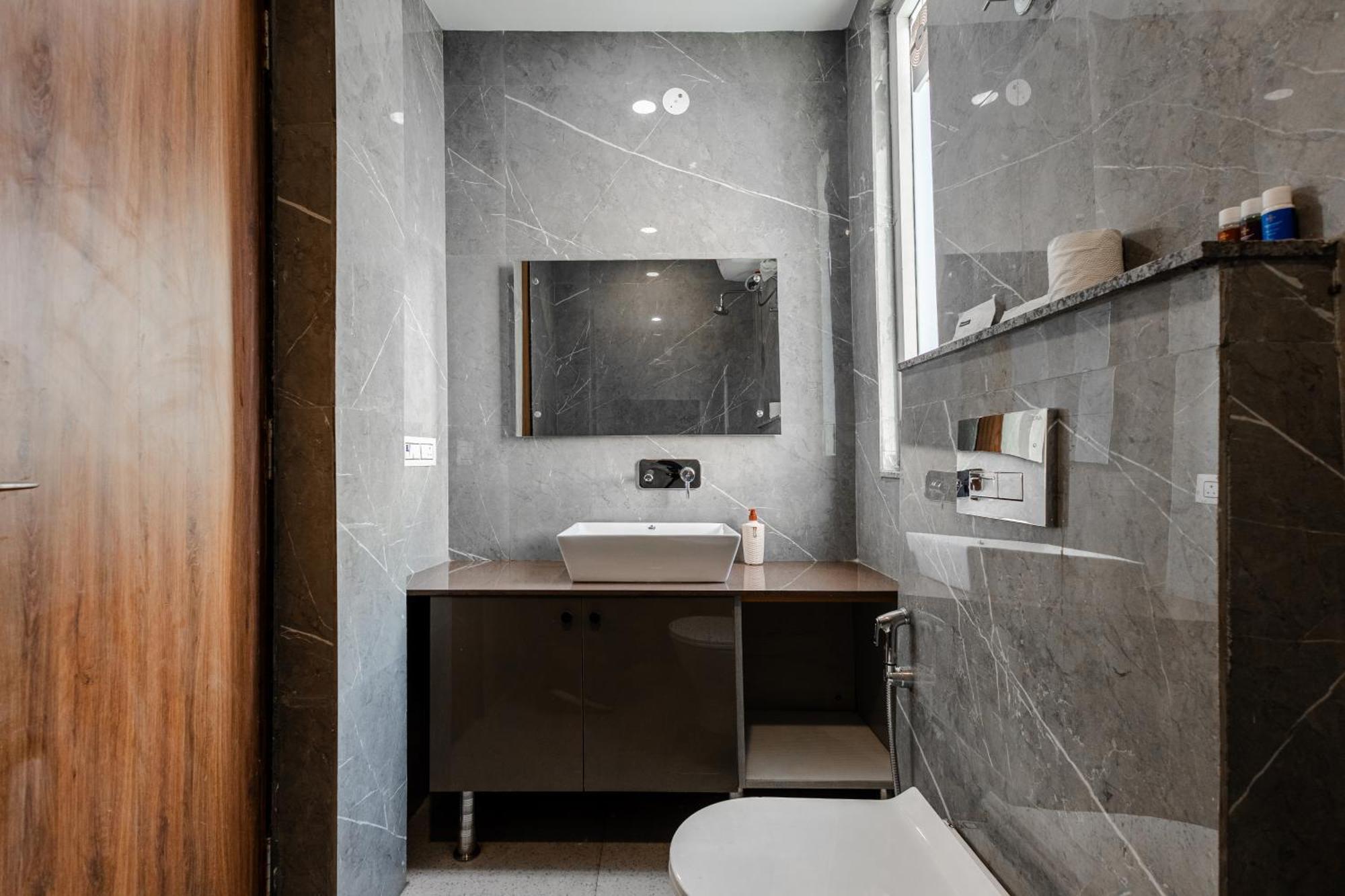 Apartment Lime Tree Luxury 2bhk Serviced Near Artemis Hospital *