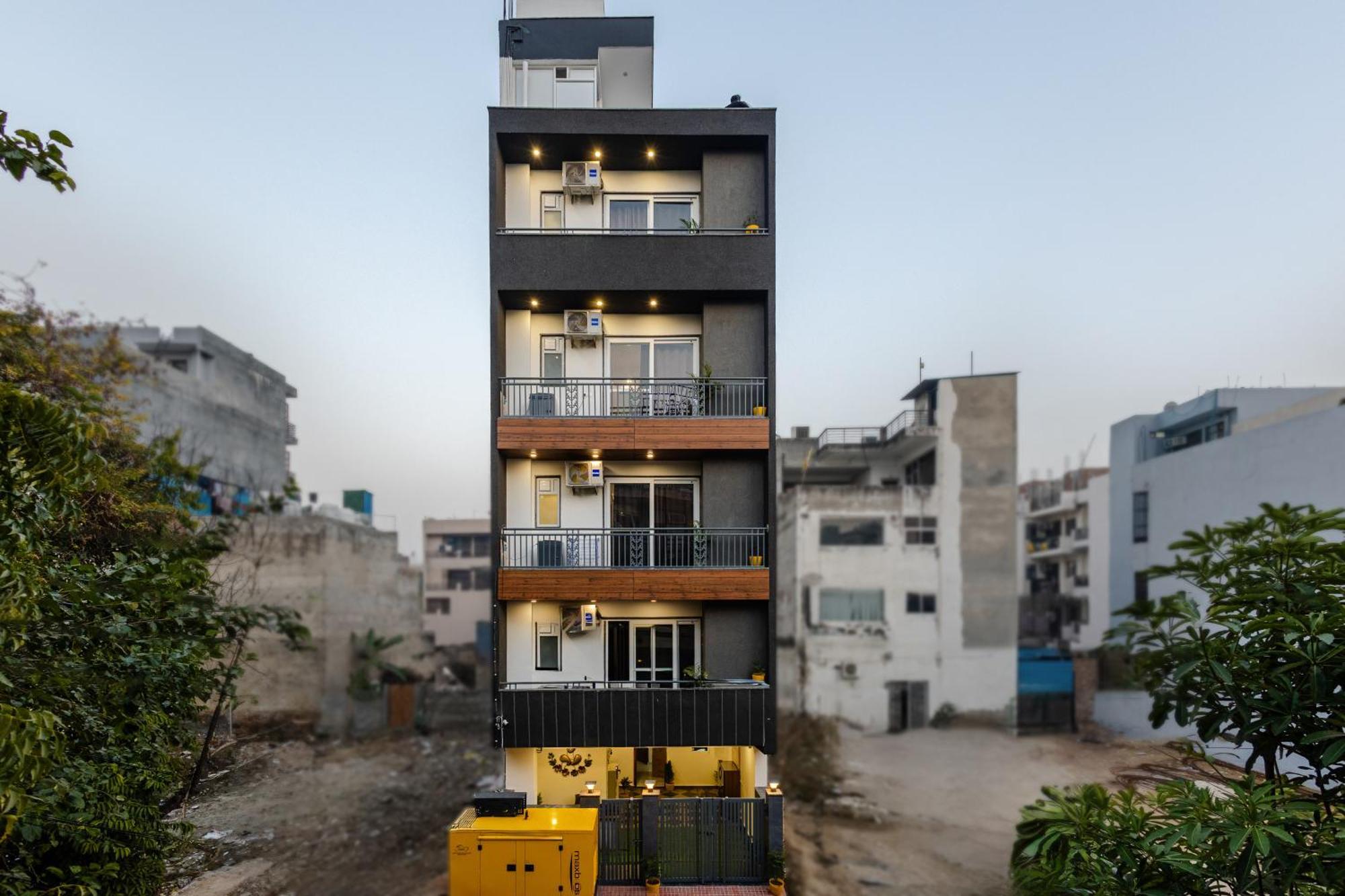 Lime Tree Luxury 2bhk Serviced Near Artemis Hospital *
