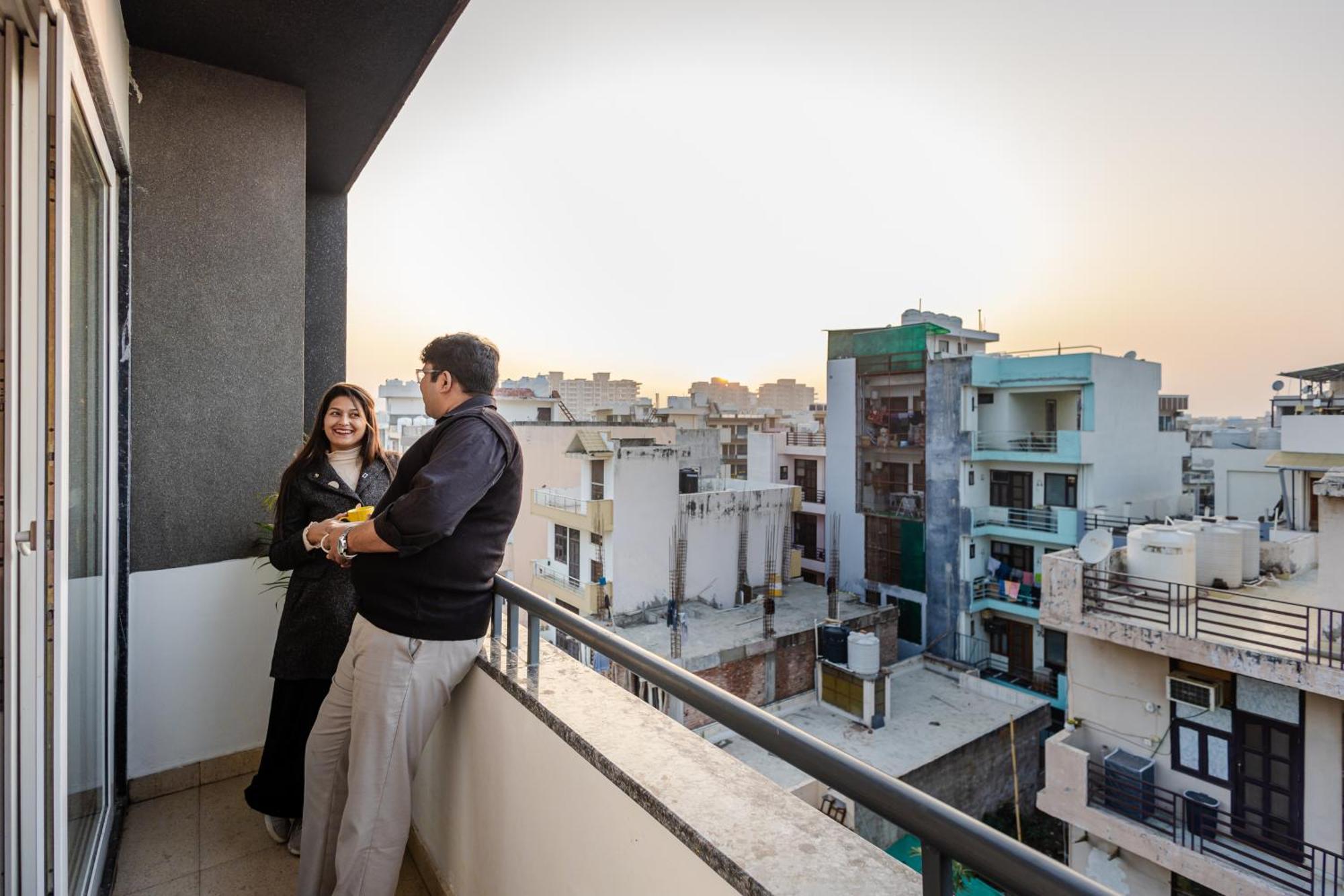 Lime Tree Luxury 2bhk Serviced Near Artemis Hospital *