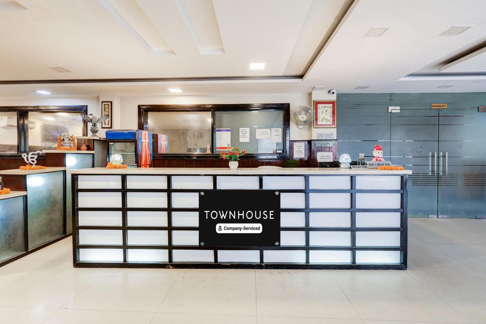 Super Townhouse Sector 38 Near Medanta 3*