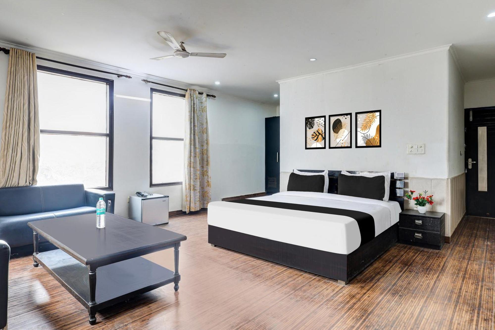 Super Townhouse Sector 38 Near Medanta