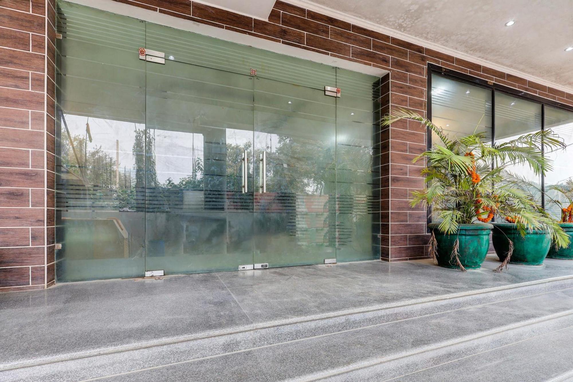Super Townhouse Sector 38 Near Medanta Hotel 3*