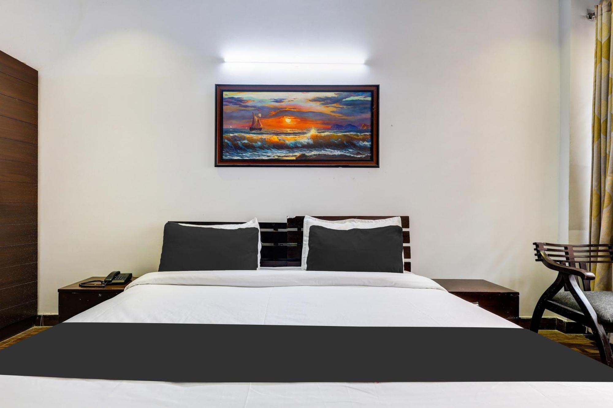 Hotel Super Townhouse Sector 38 Near Medanta 3*