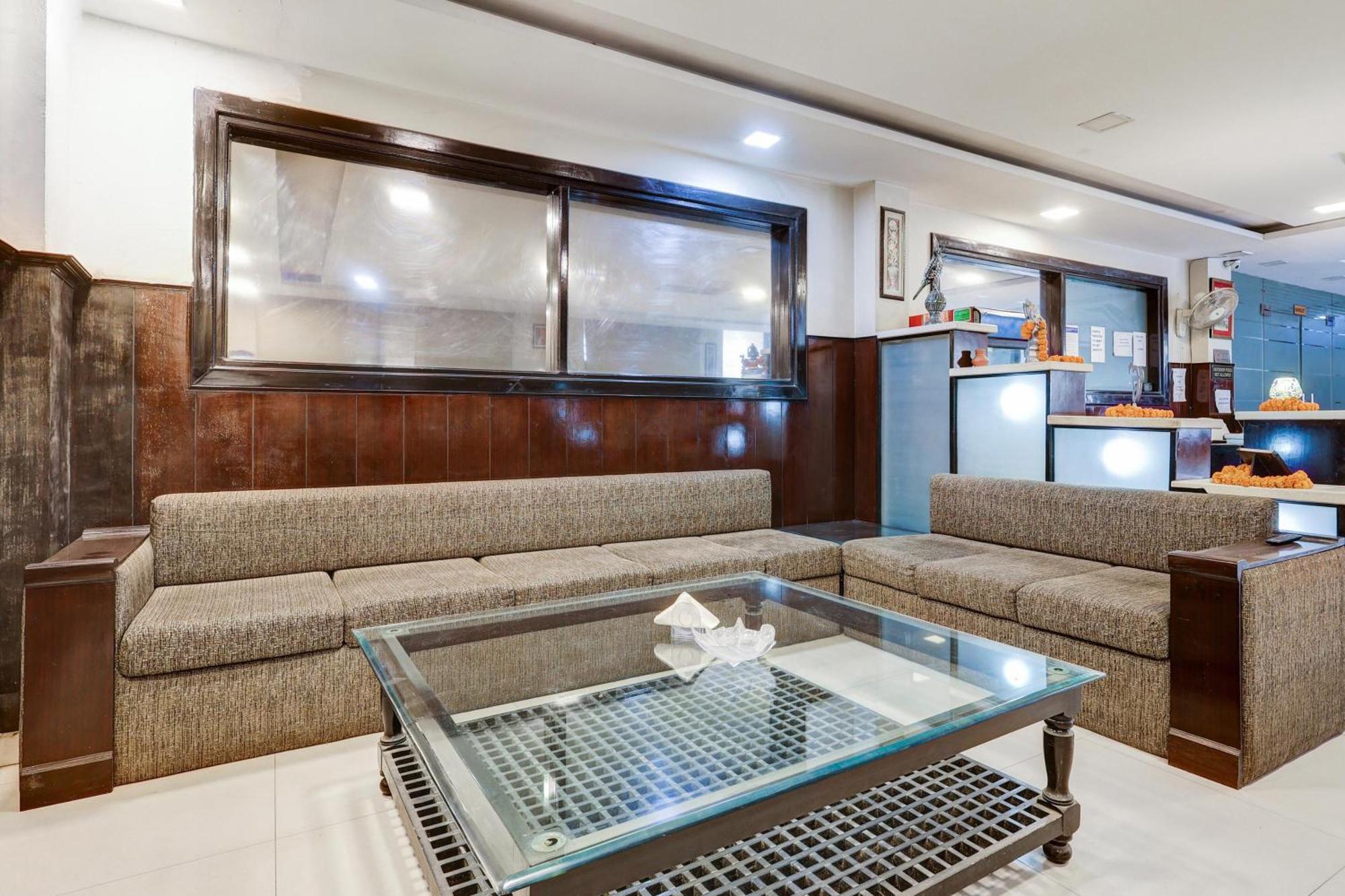 Super Townhouse Sector 38 Near Medanta Hotel Gurgaon