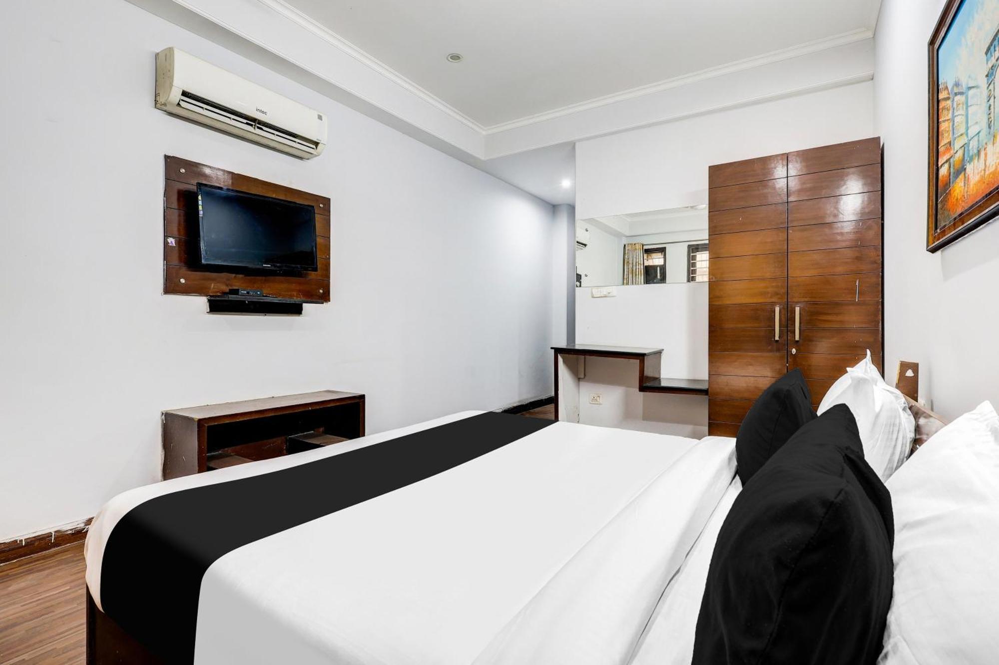 Super Townhouse Sector 38 Near Medanta 3*