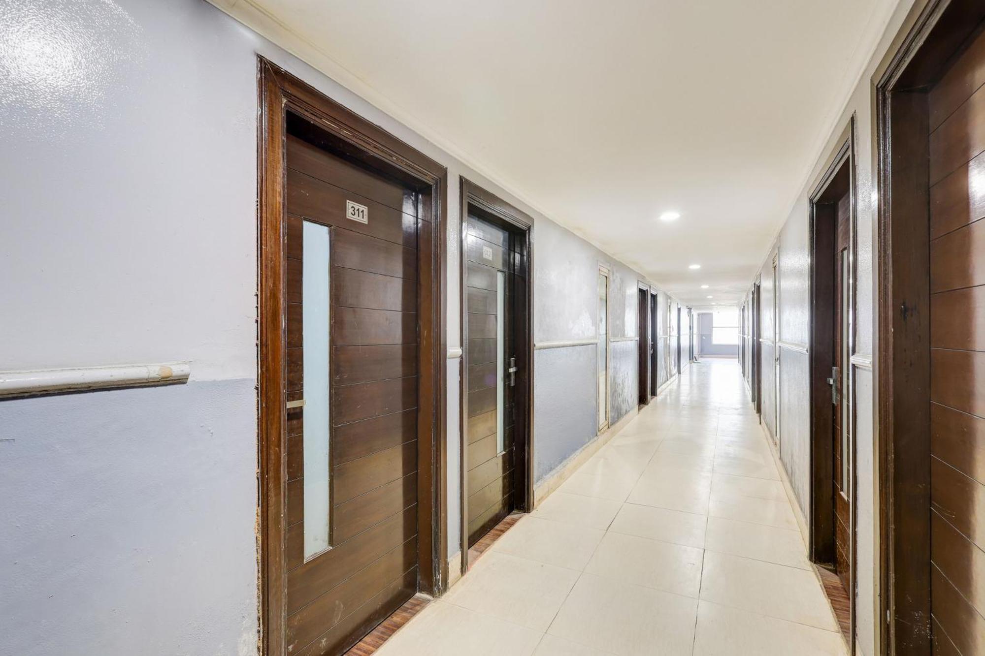 Super Townhouse Sector 38 Near Medanta Gurgaon