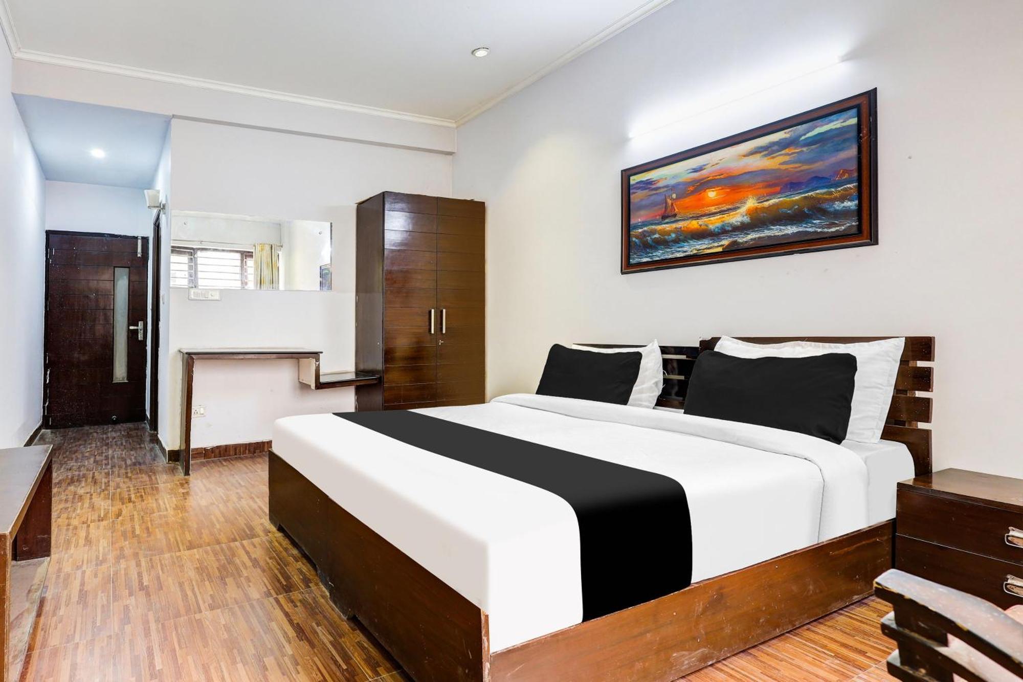 Super Townhouse Sector 38 Near Medanta 3* Gurgaon