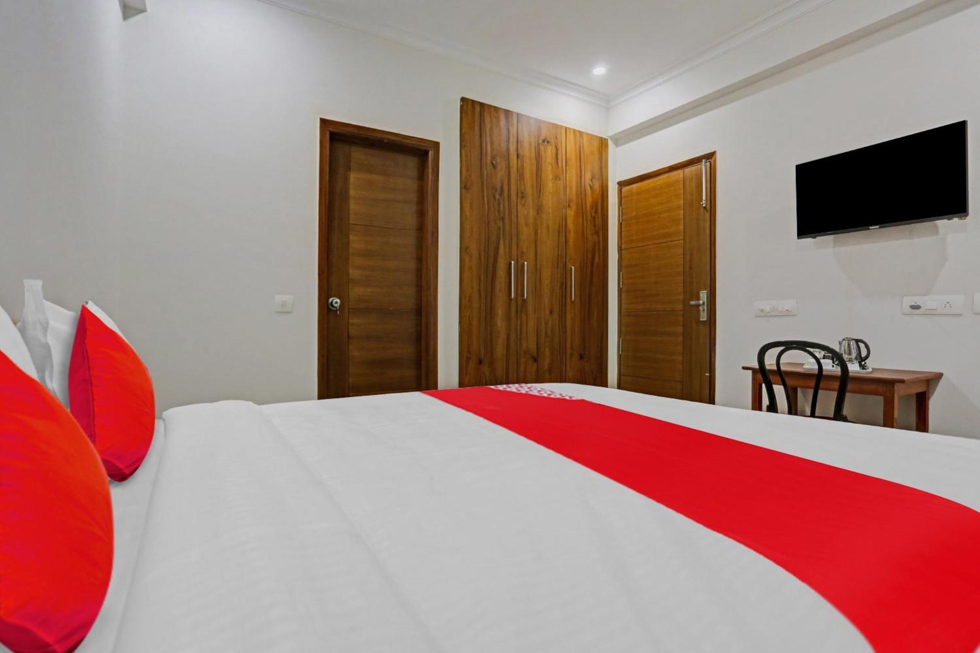 O Unicorn Near Omaxe Celebration Mall Hotel 3*