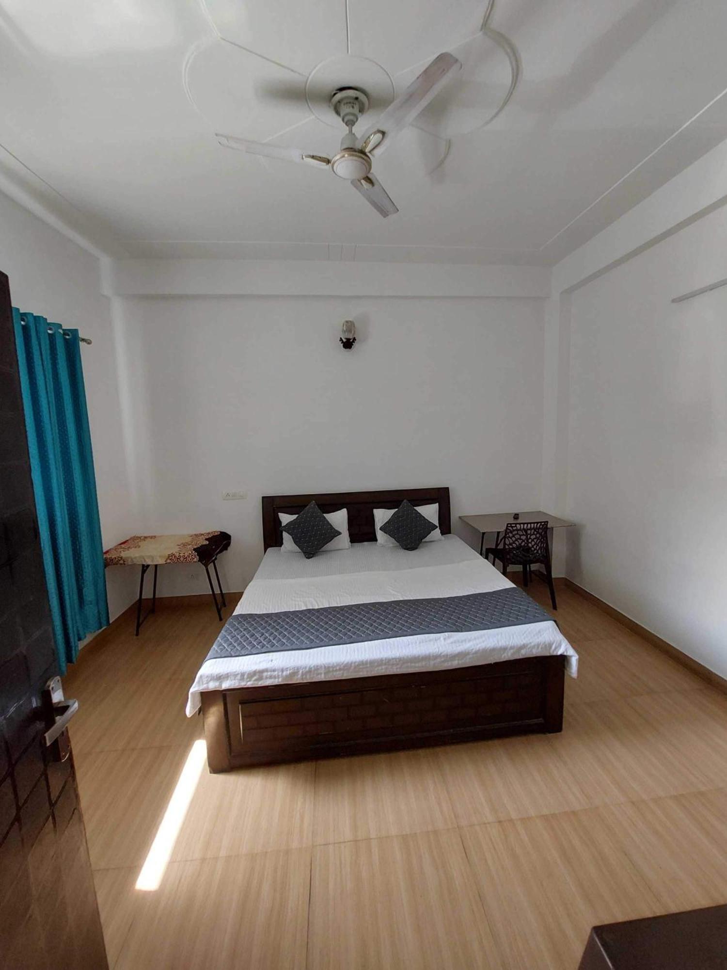 O Naveen Residancy 3* Gurgaon