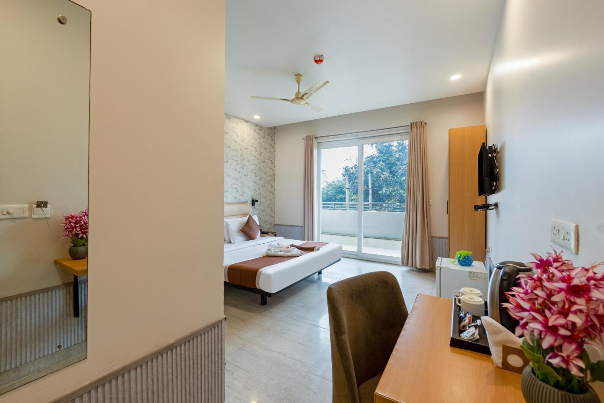Hotel Aadat Subhash Chowk 3*