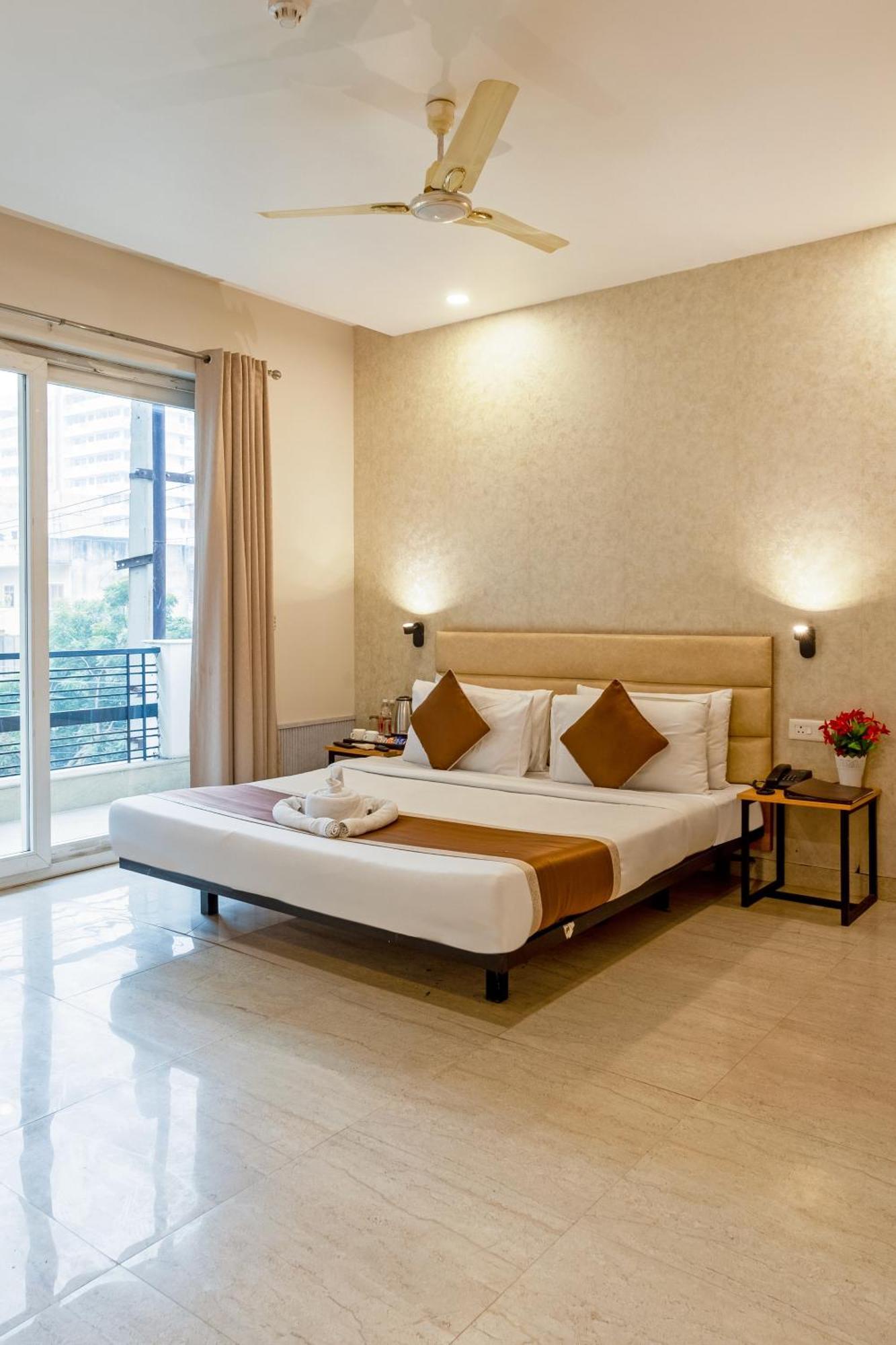 Hotel Aadat Subhash Chowk 3*