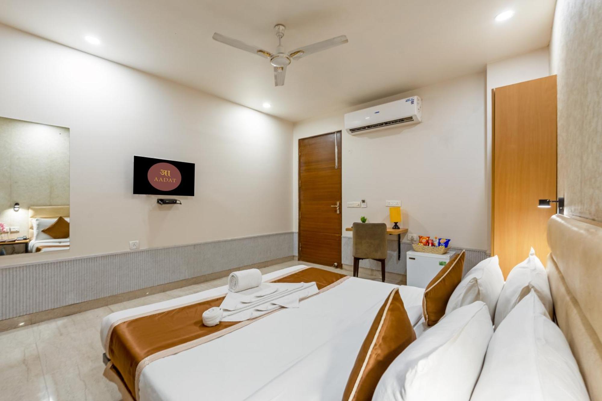 Hotel Aadat Subhash Chowk Gurgaon