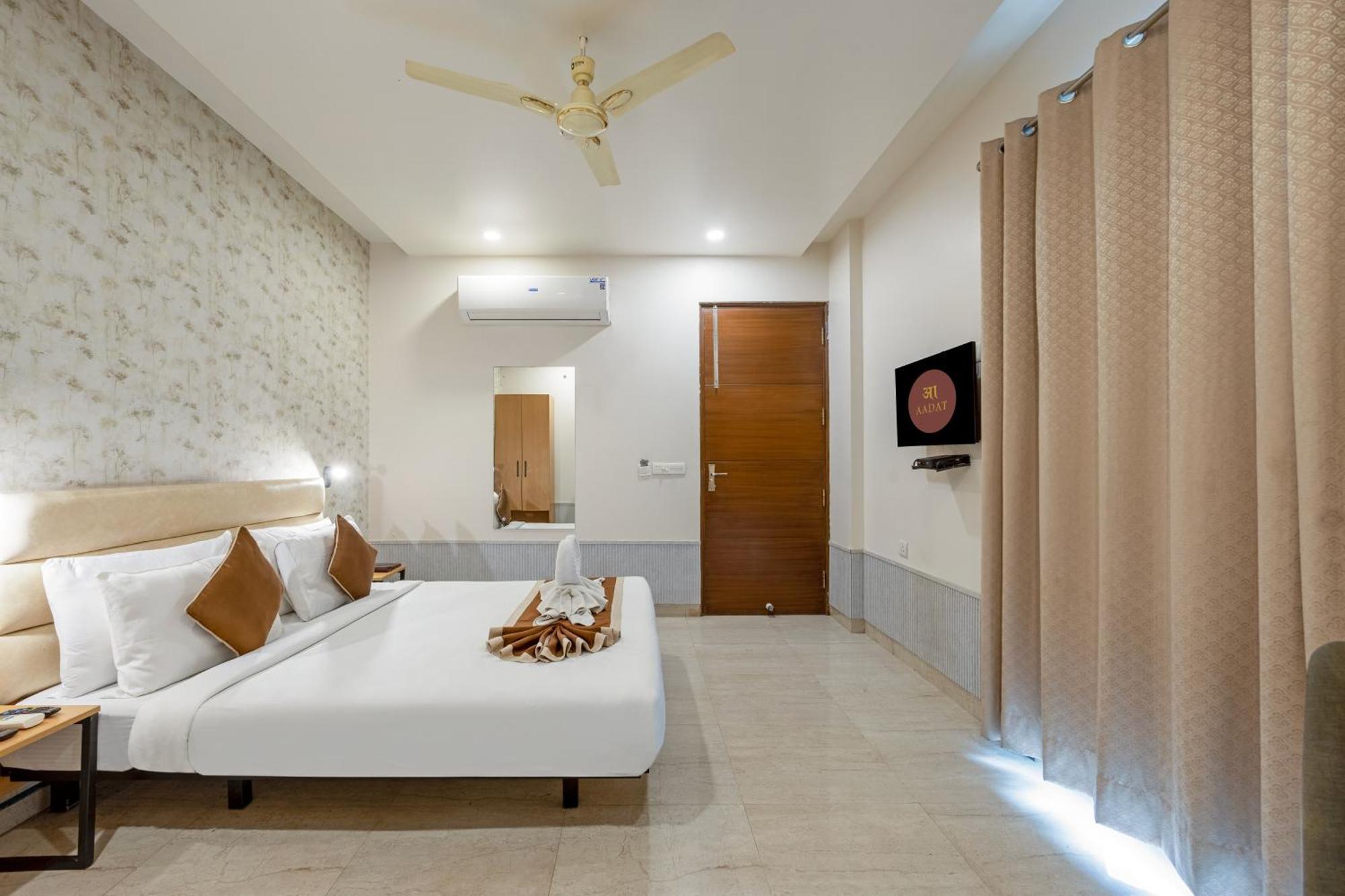 Hotel Aadat Subhash Chowk 3*