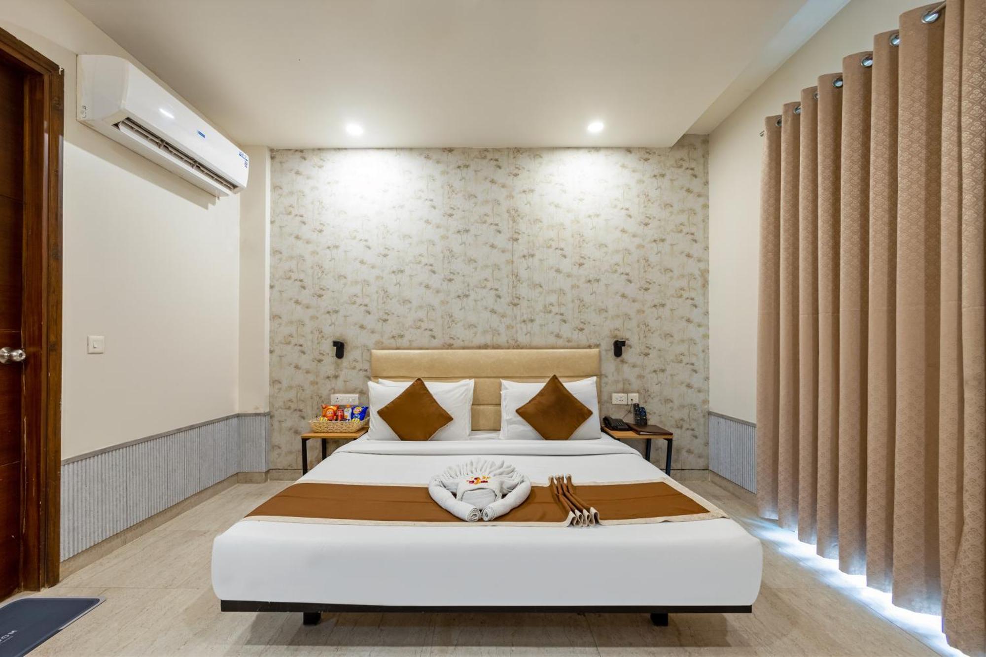 Hotel Aadat Subhash Chowk