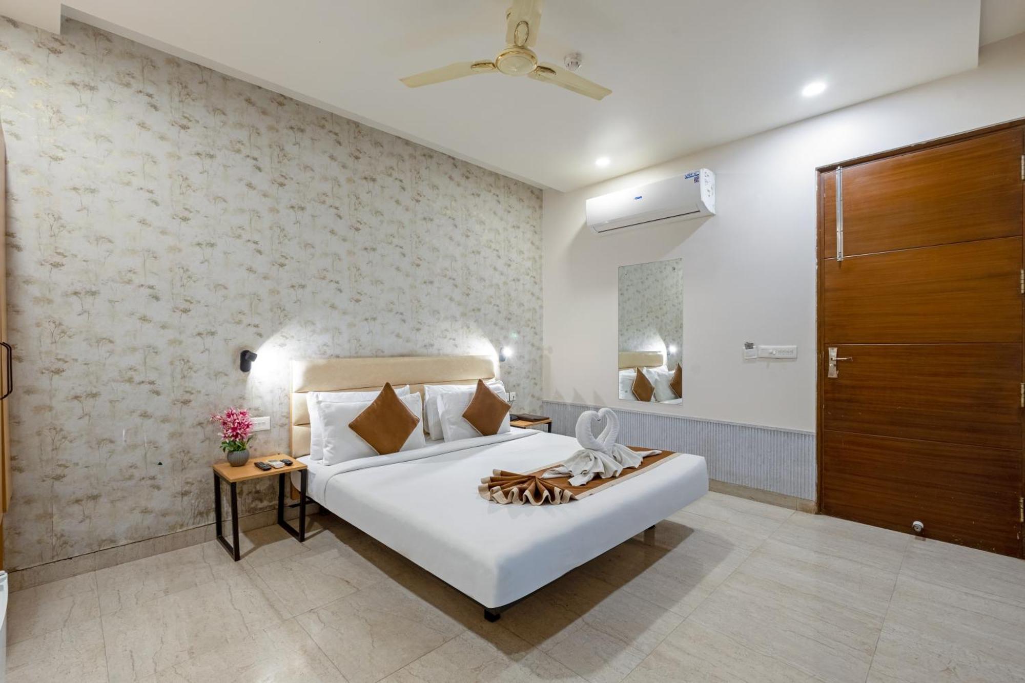 Aadat Subhash Chowk 3* Gurgaon