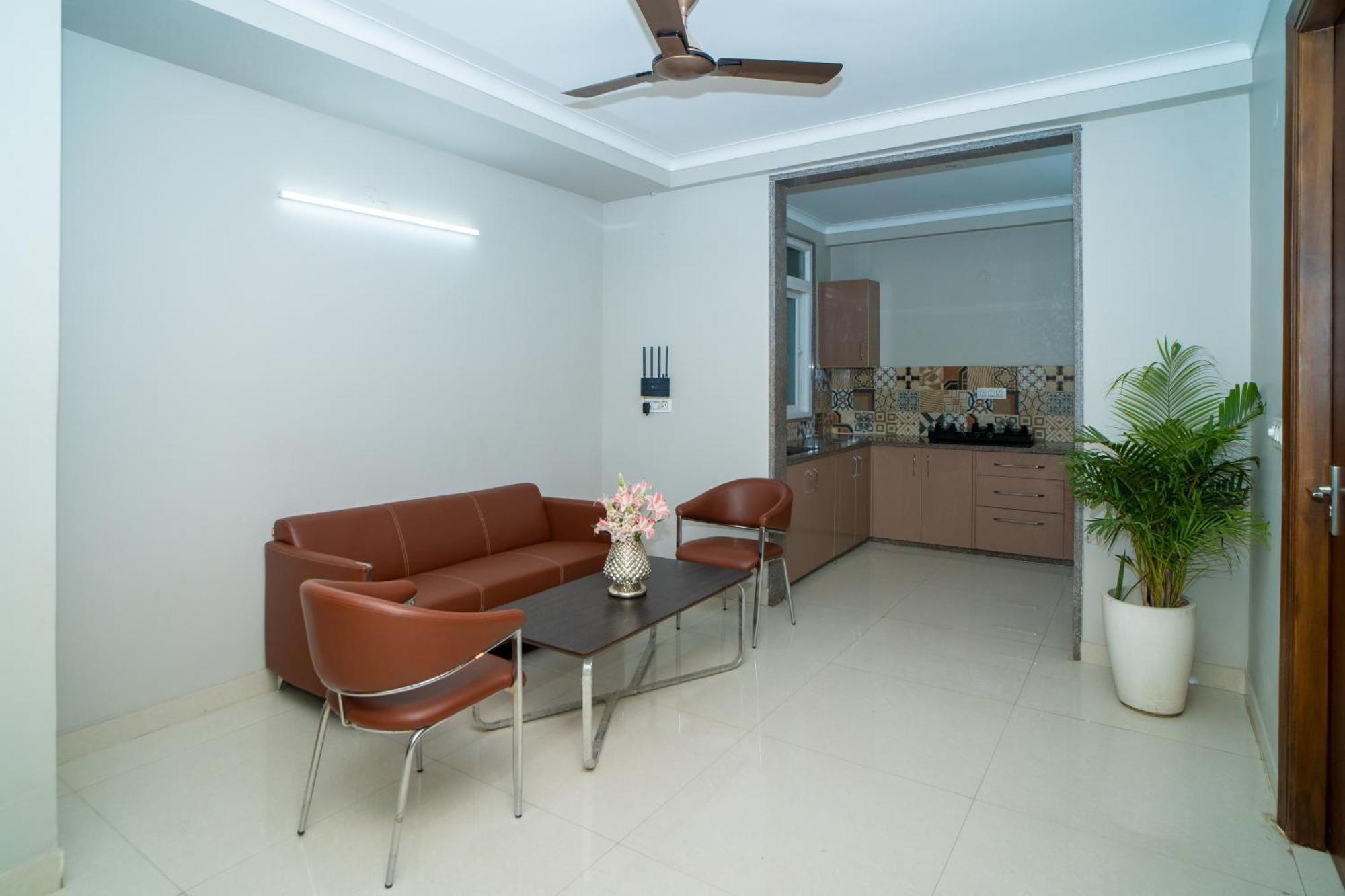 Aster Homes I 2bhk I Sec-39 I Near Medanta Bed & Breakfast