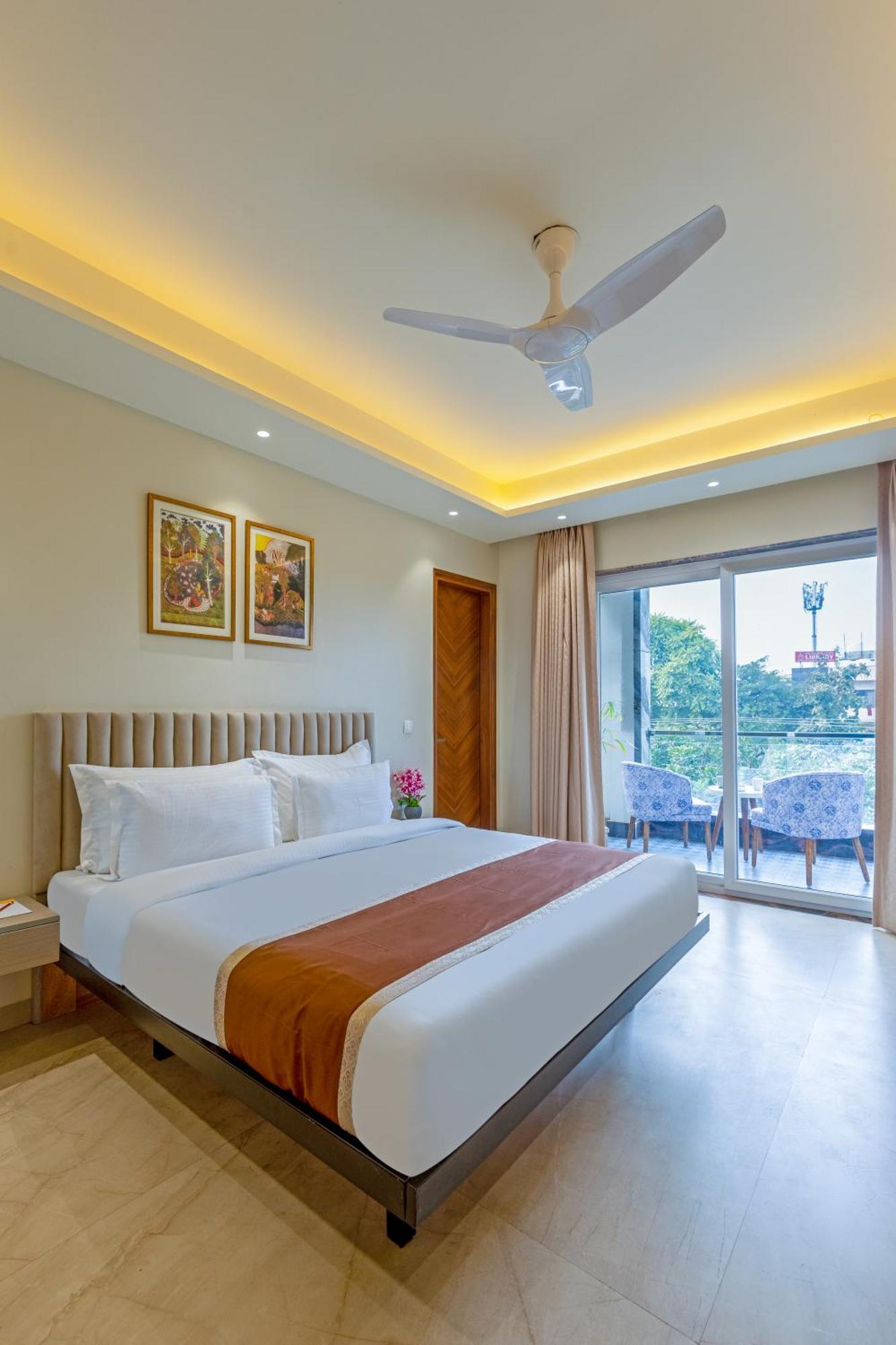 Aadat Near Artemis Hospital Gurgaon