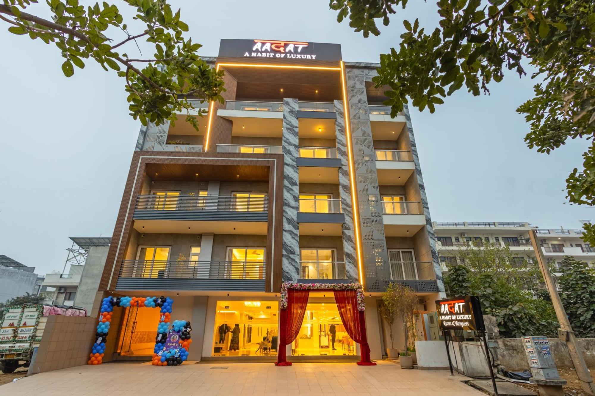 Aadat Near Artemis Hospital 3*