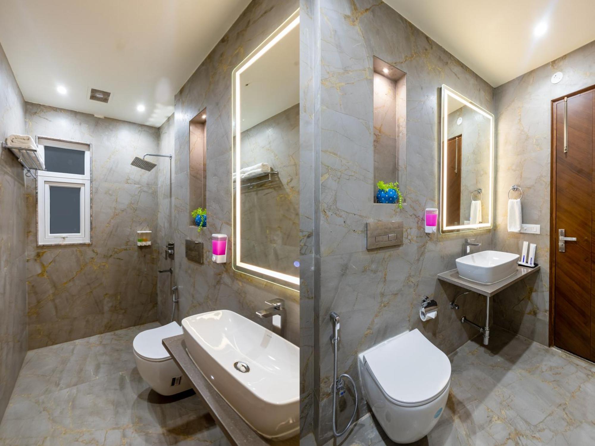 Aadat Near Artemis Hospital 3*