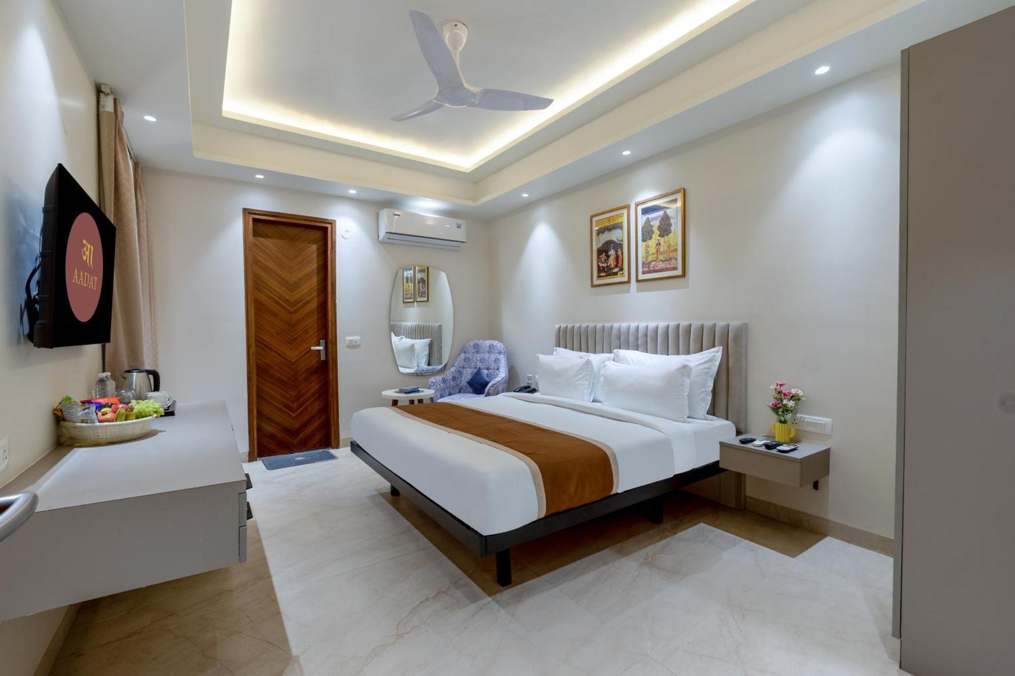 Aadat Near Artemis Hospital Gurgaon