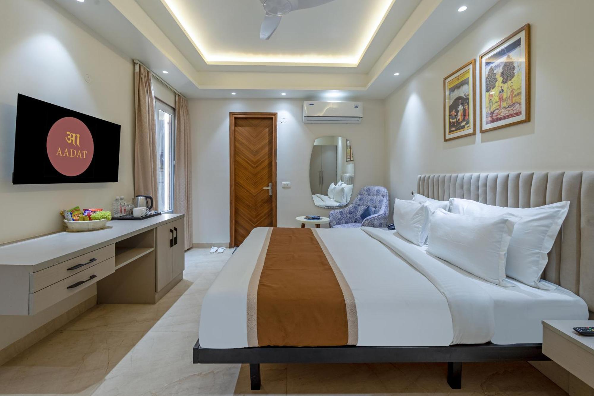 Aadat Near Artemis Hospital 3*