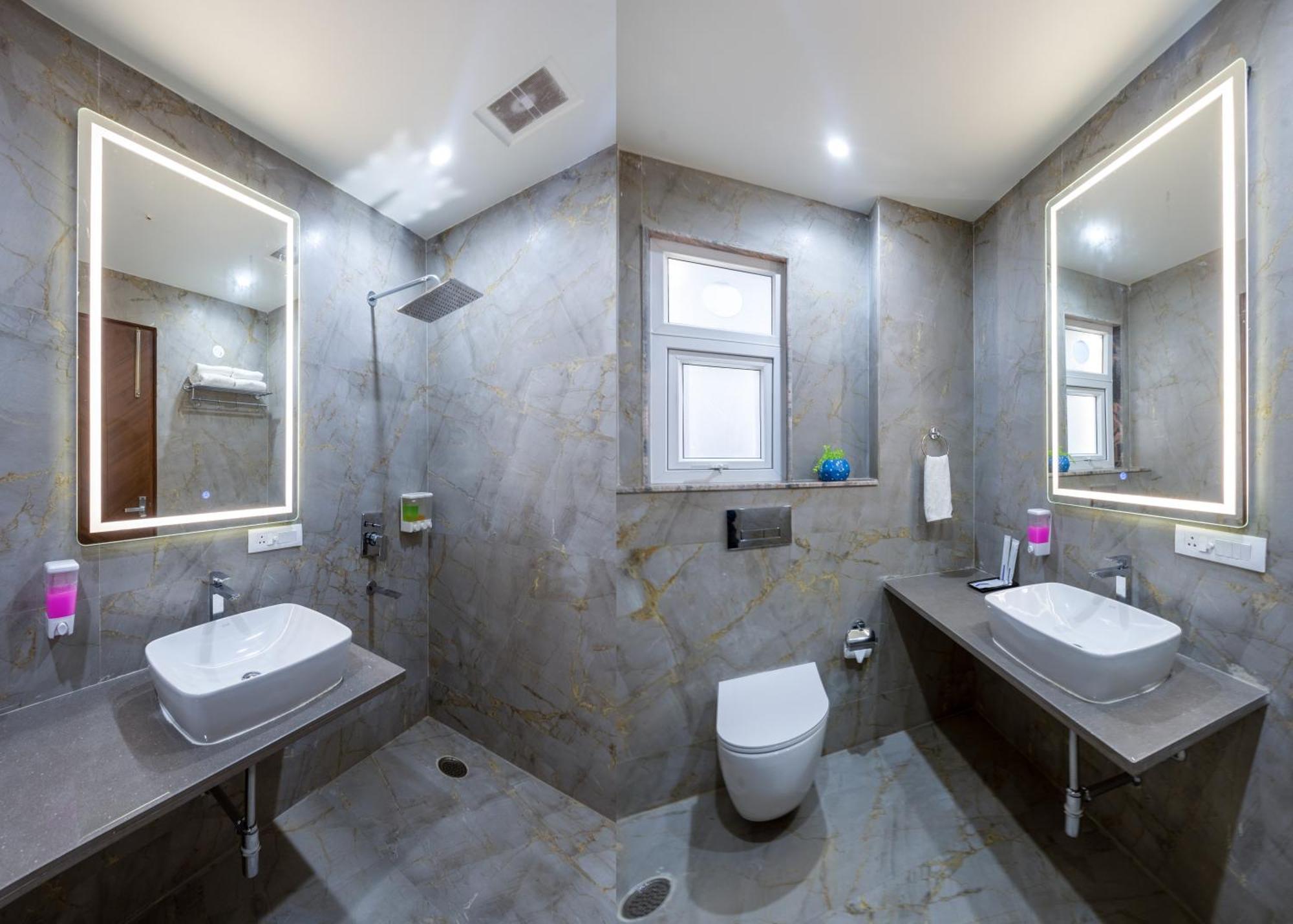 Aadat Near Artemis Hospital Hotel 3*
