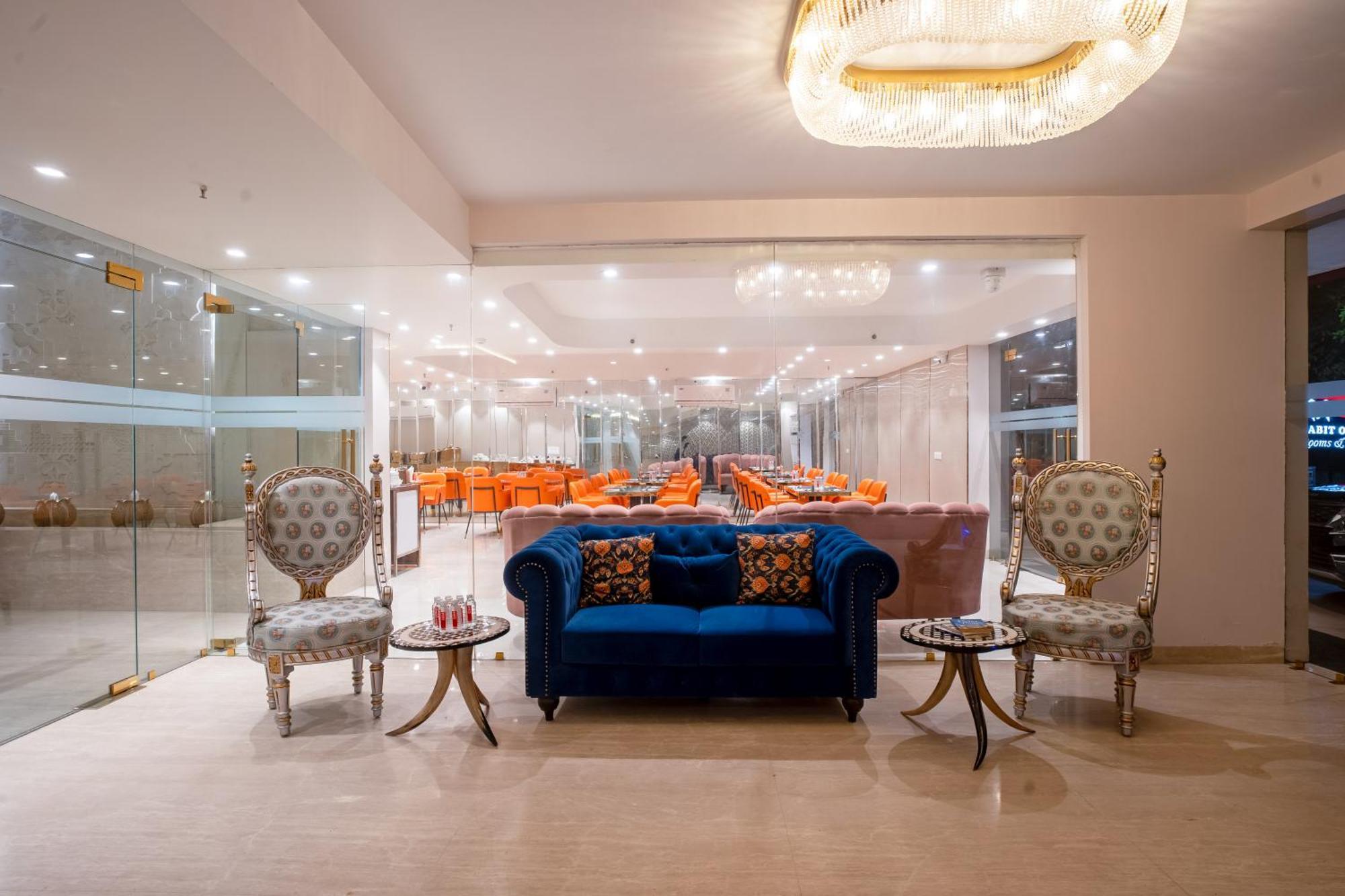 Aadat Near Artemis Hospital Hotel 3*