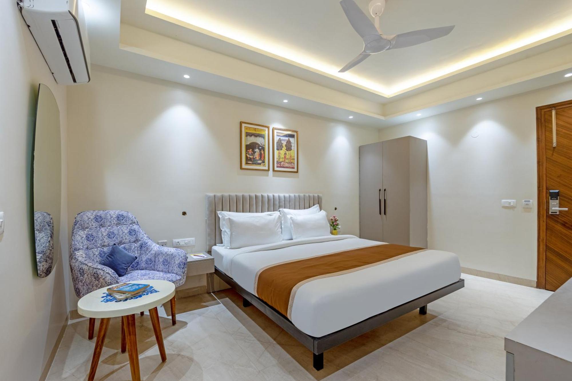 Hotel Aadat Near Artemis Hospital
