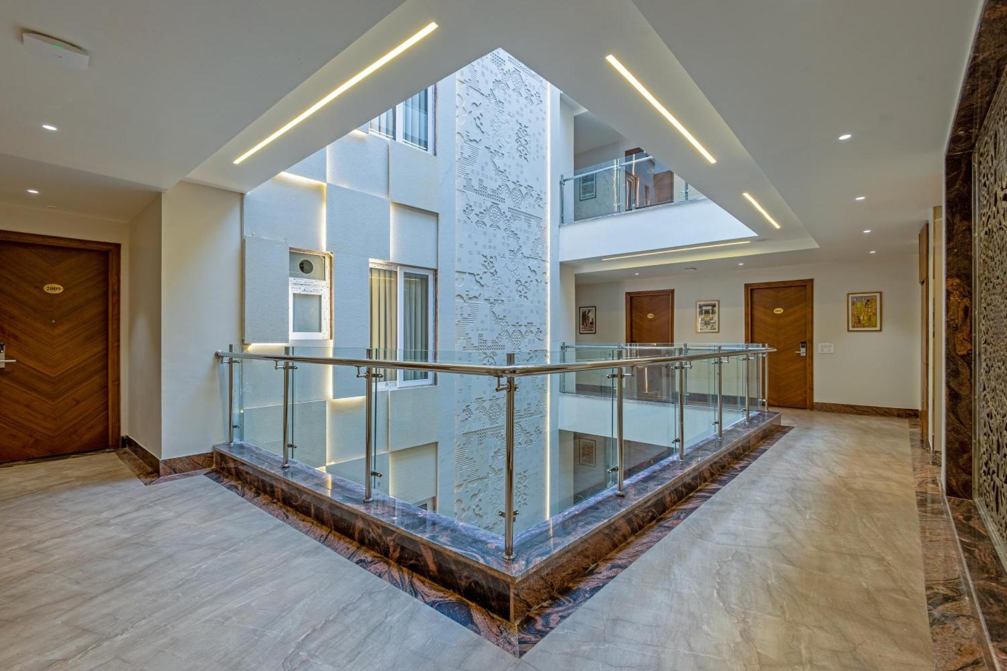 Hotel Aadat Near Artemis Hospital