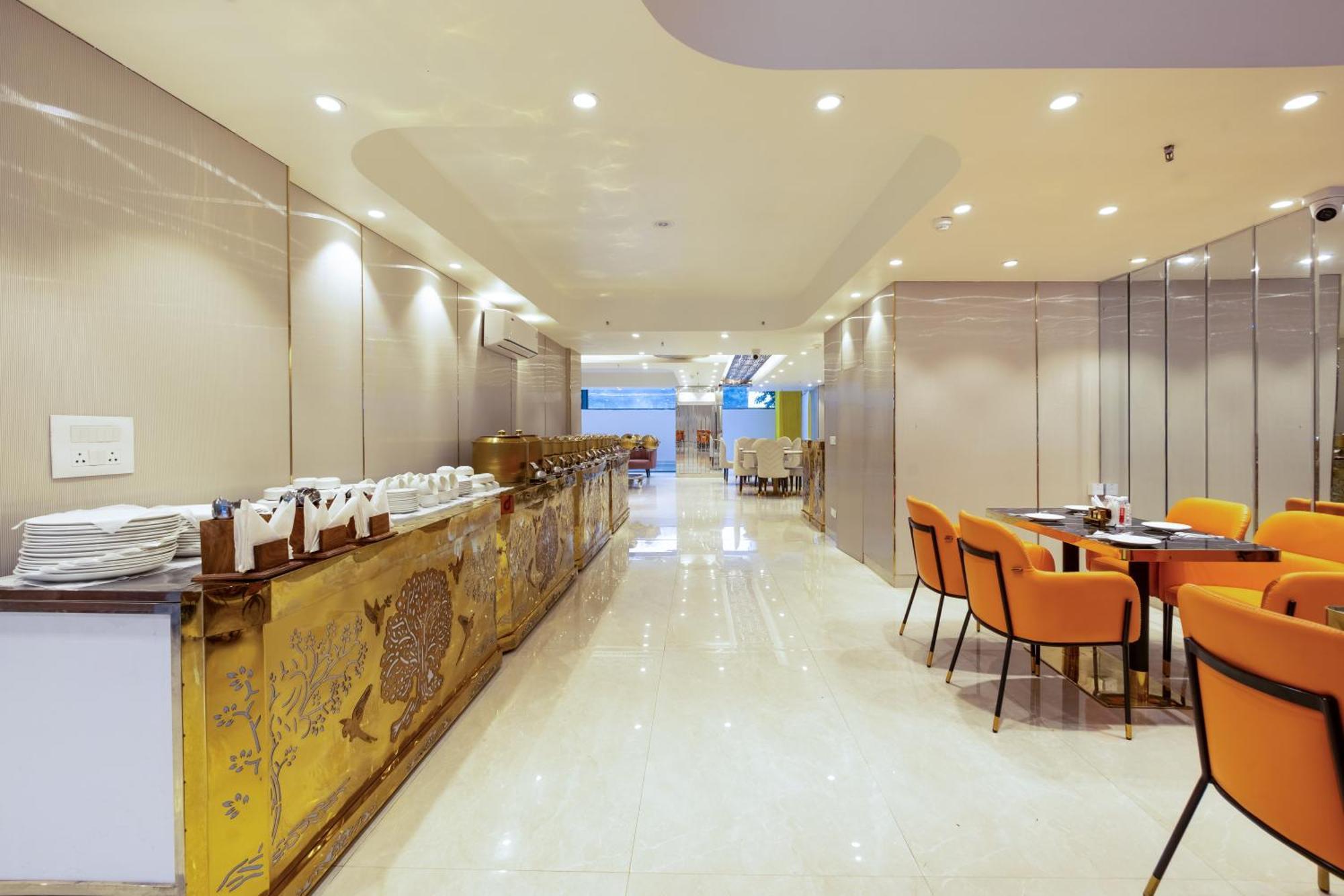 Hotel Aadat Near Artemis Hospital 3*