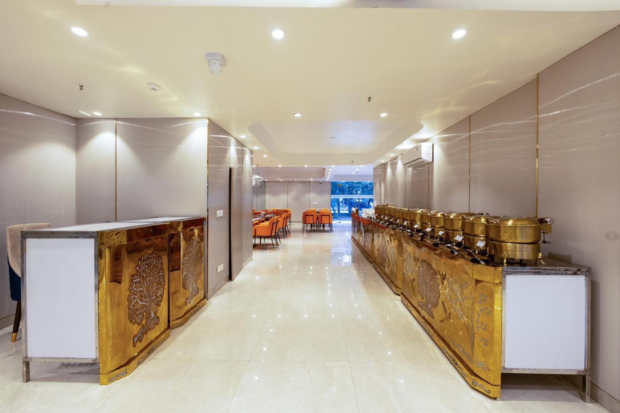 Aadat Near Artemis Hospital 3*