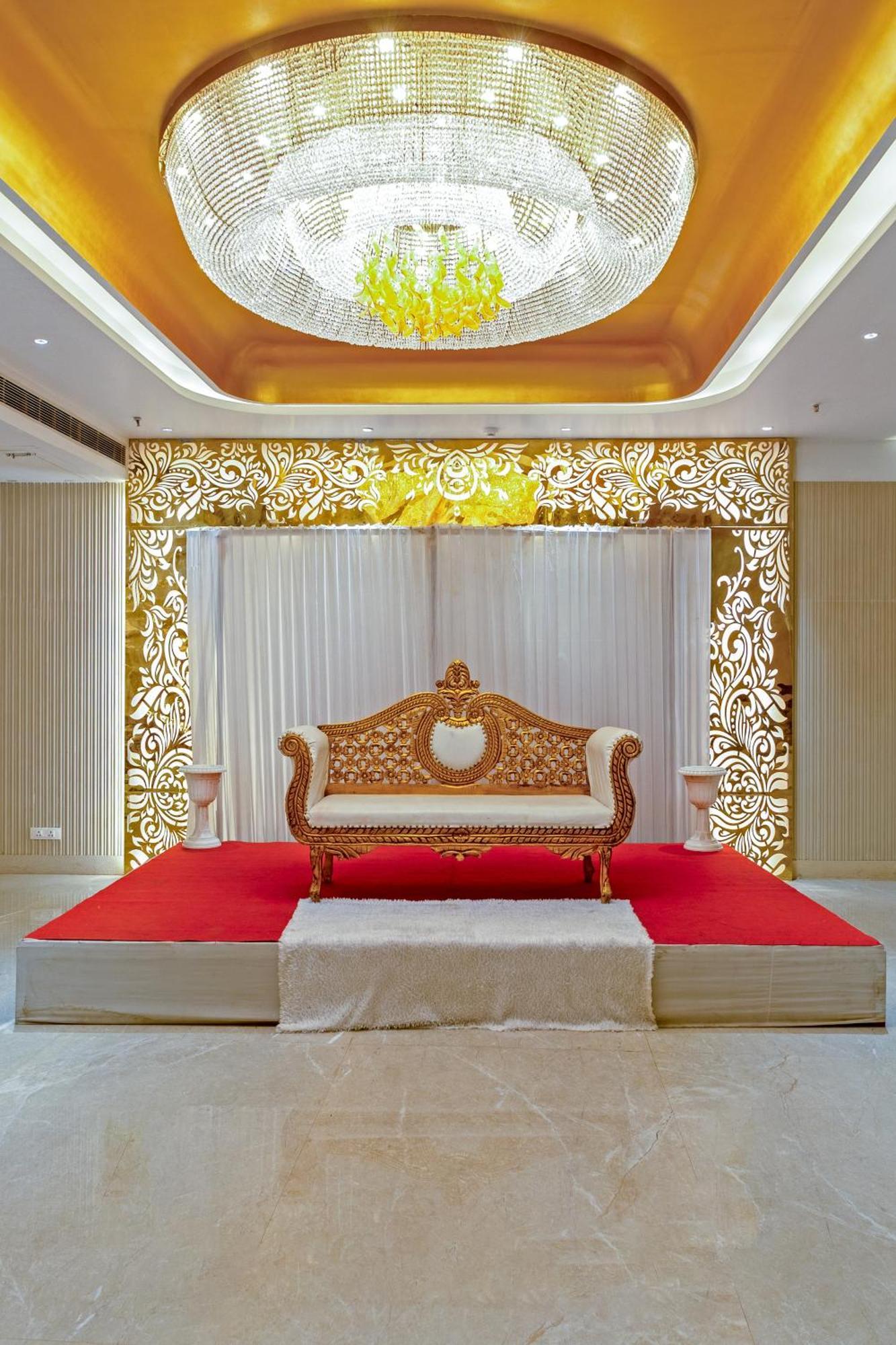 Hotel Aadat Near Artemis Hospital