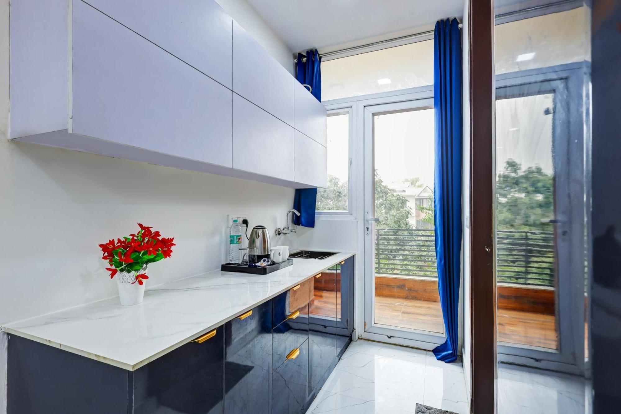 Hotel Limewood - Sector 29 Gurgaon