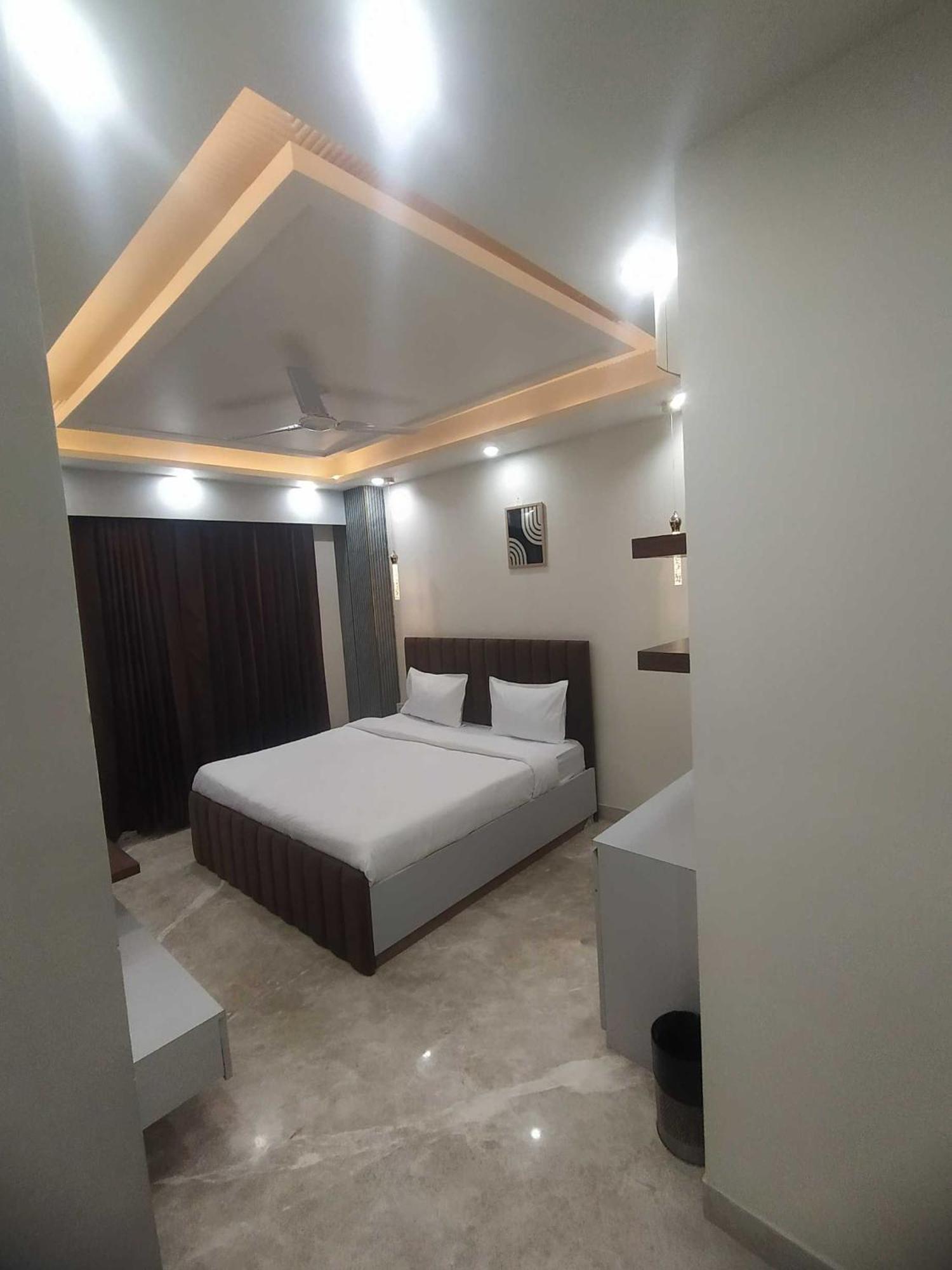 Super O Sector 43 Hotel *